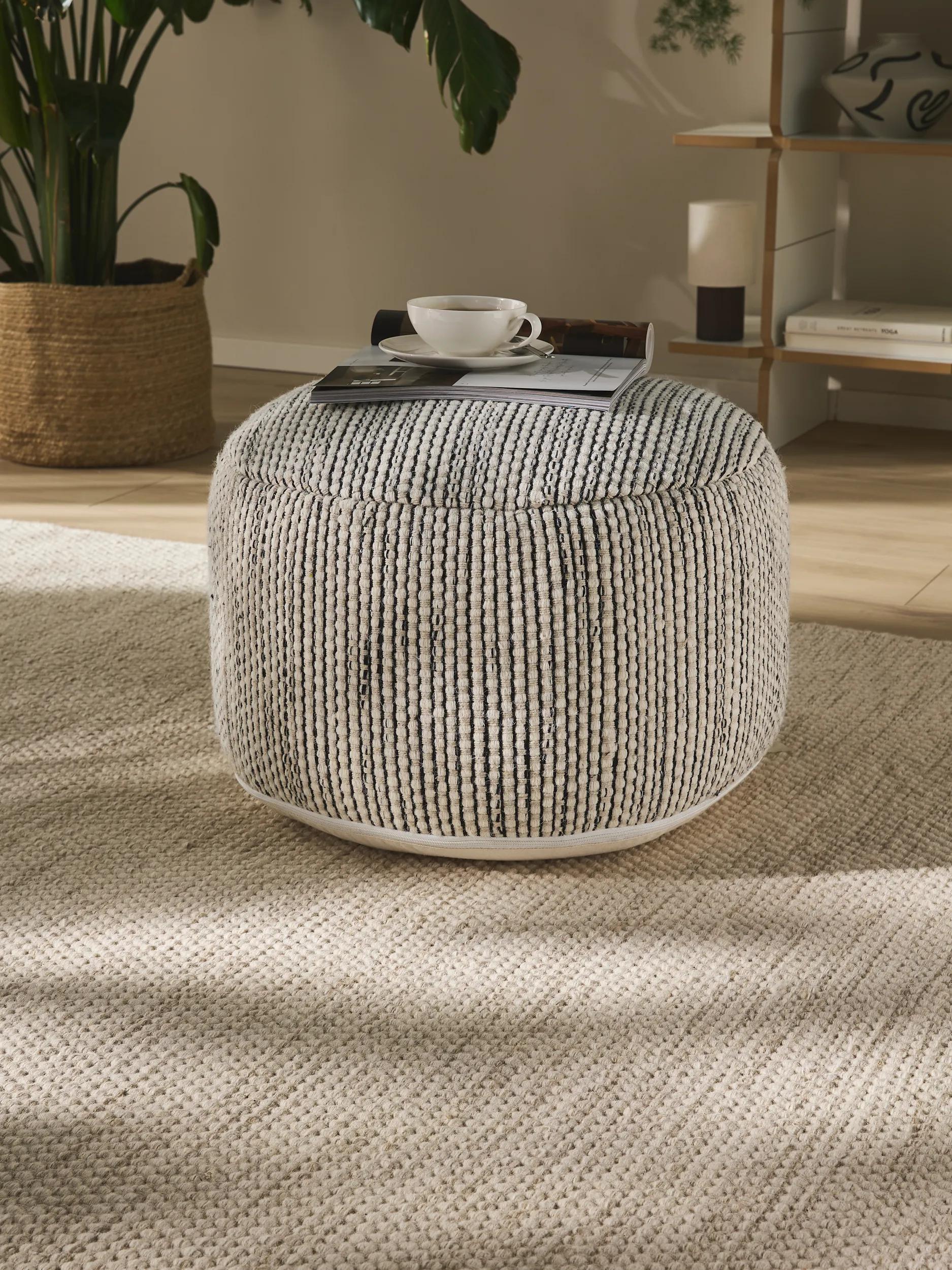 Pouf en laine fait main ROCCO, BENUTA