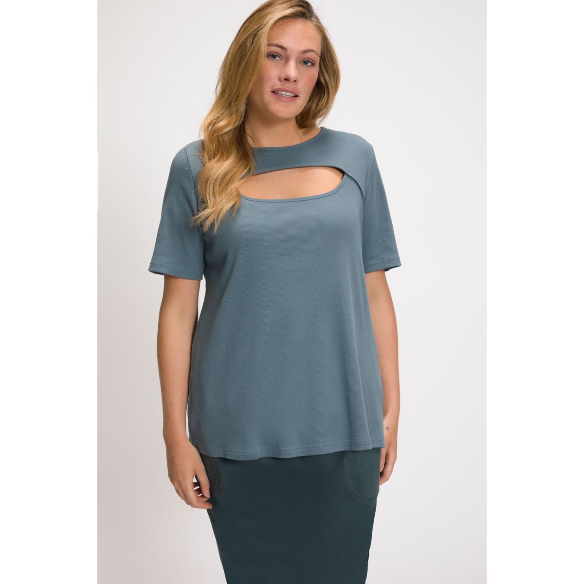 Tee shirt décolleté 2025 plongeant