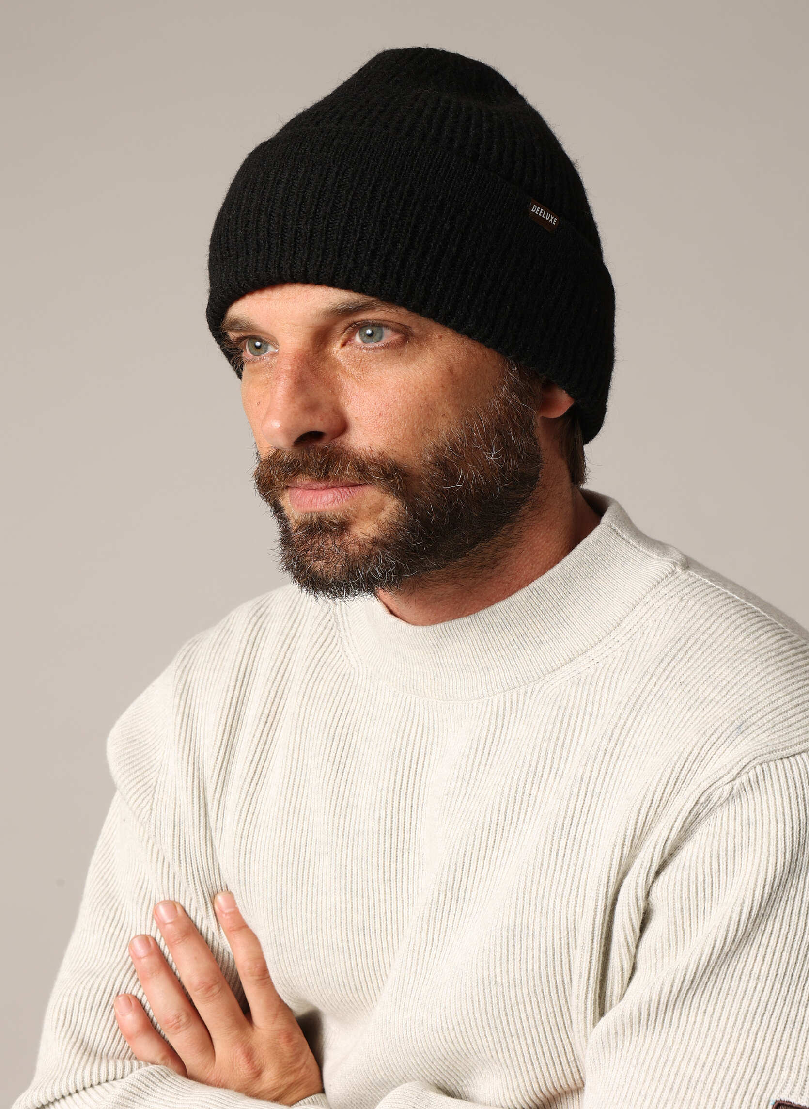 Bonnet en maille côtelée avec revers et étiquette tissée SLEDGE, DEELUXE