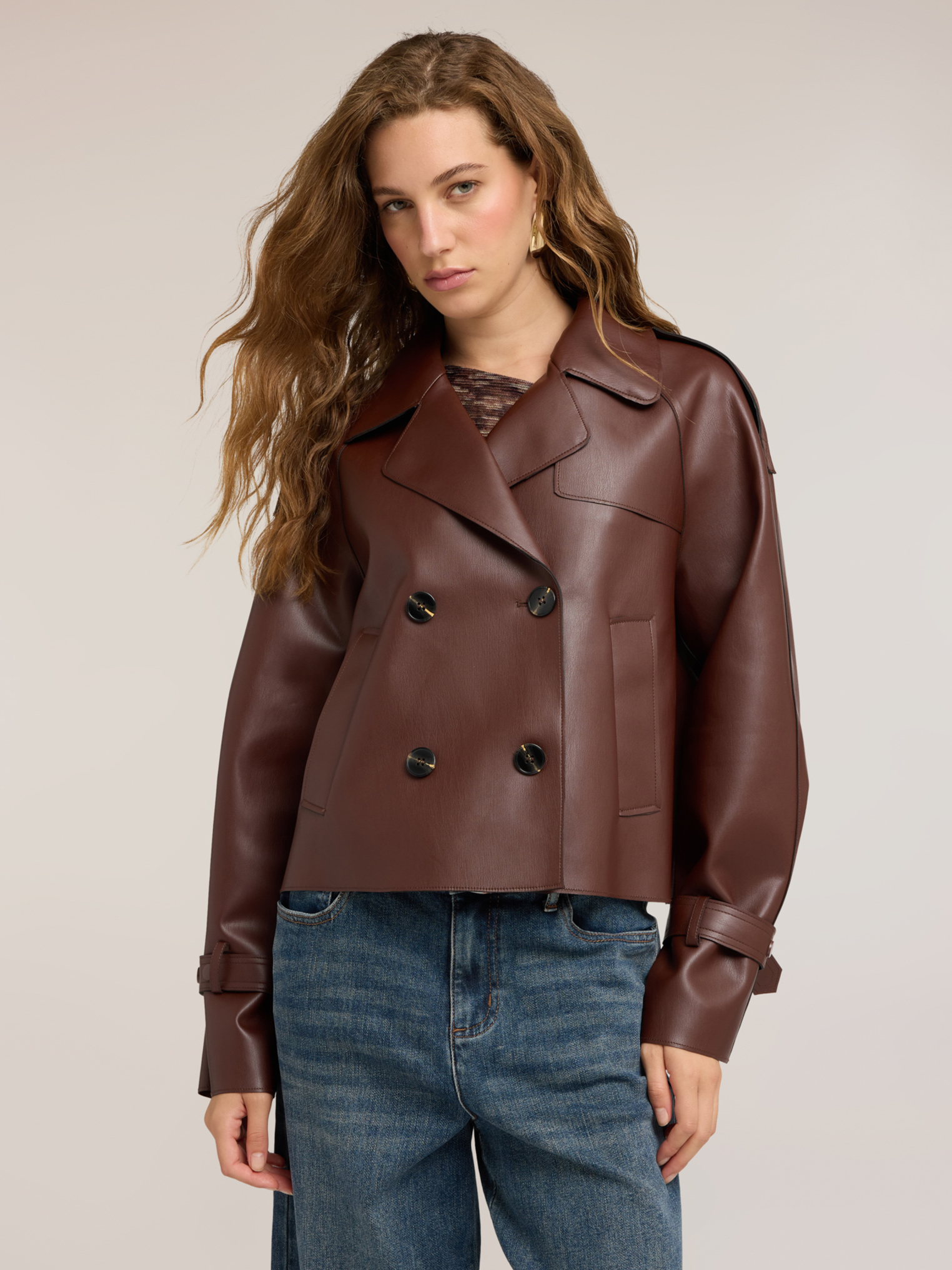 Trench court double boutonnage avec pattes d'épaule, MOTIVI