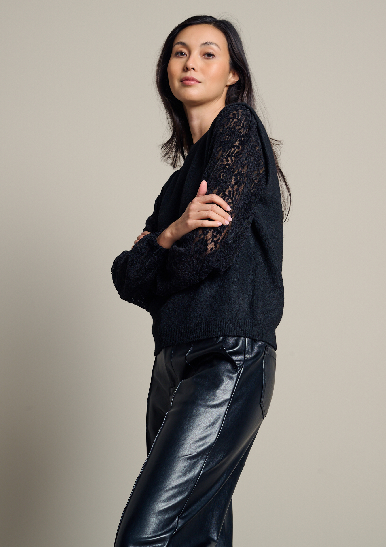 Pull à manches en dentelle, LOLALIZA