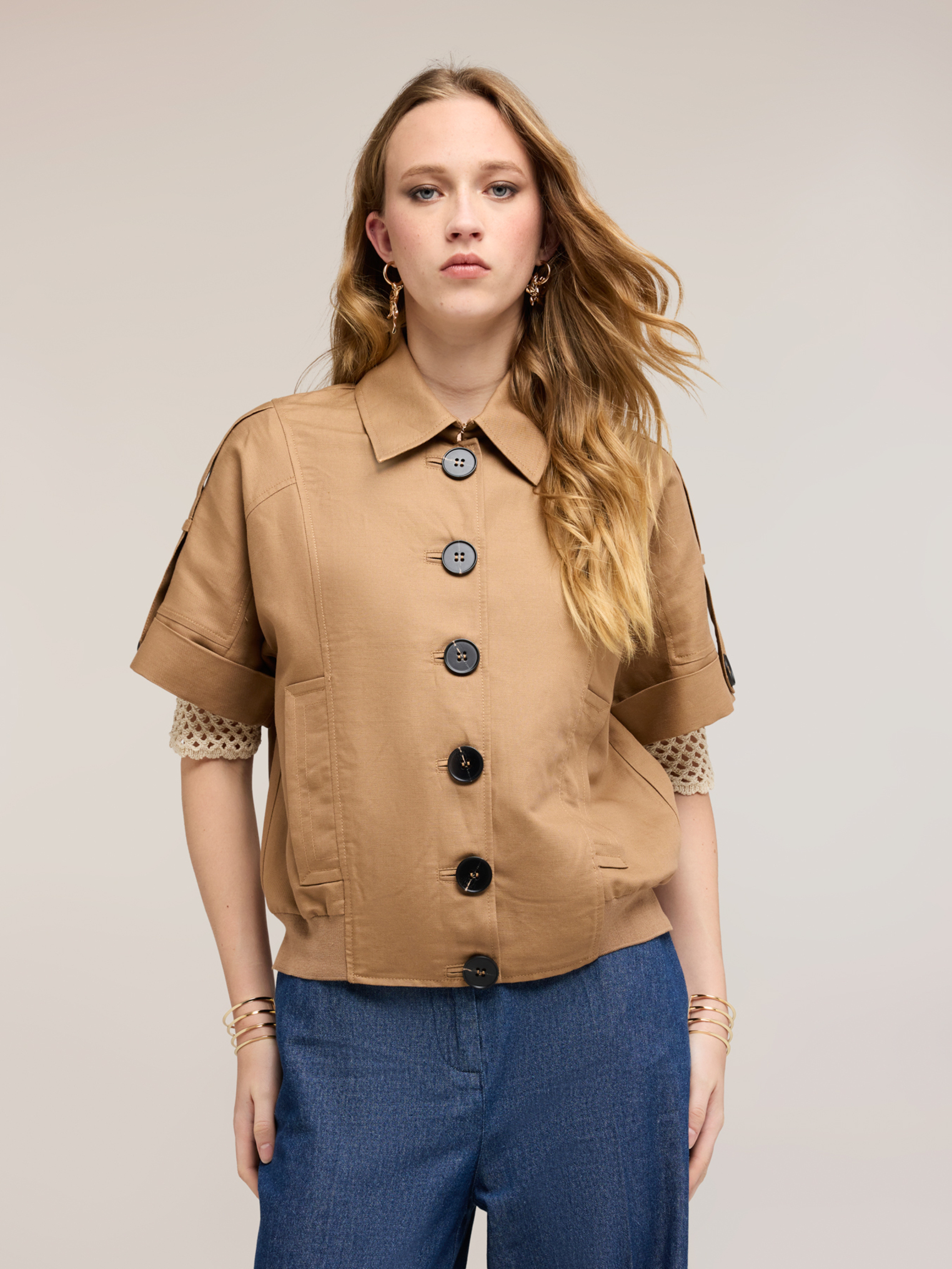 Veste manches courtes, MOTIVI