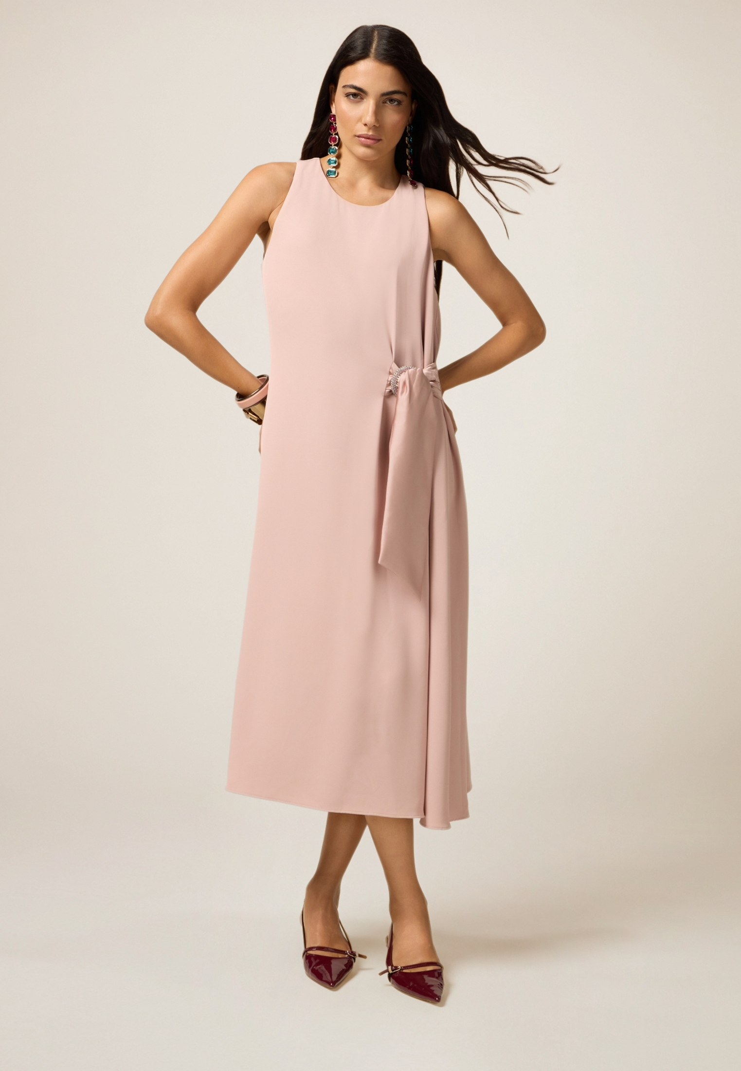 Robe avec nœud et boucle bijou, OLTRE