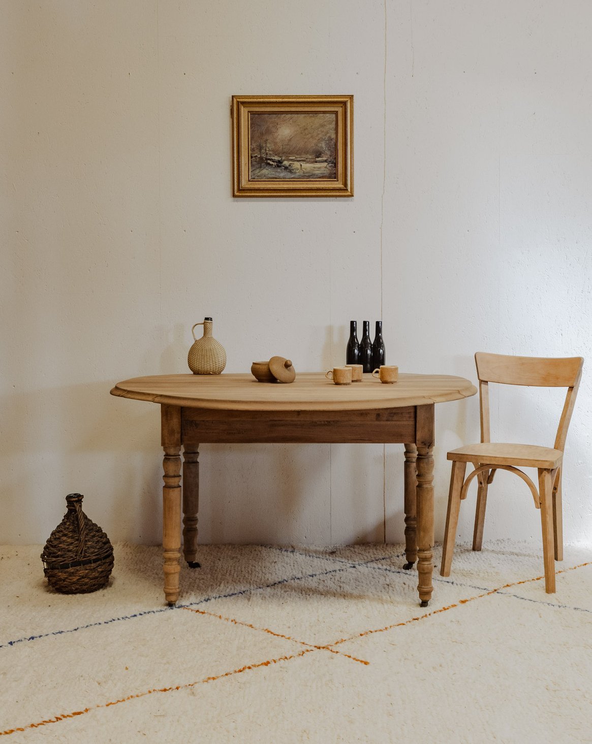 Table à manger en noyer Romy N°1312 - Bon état, DEBONGOUT