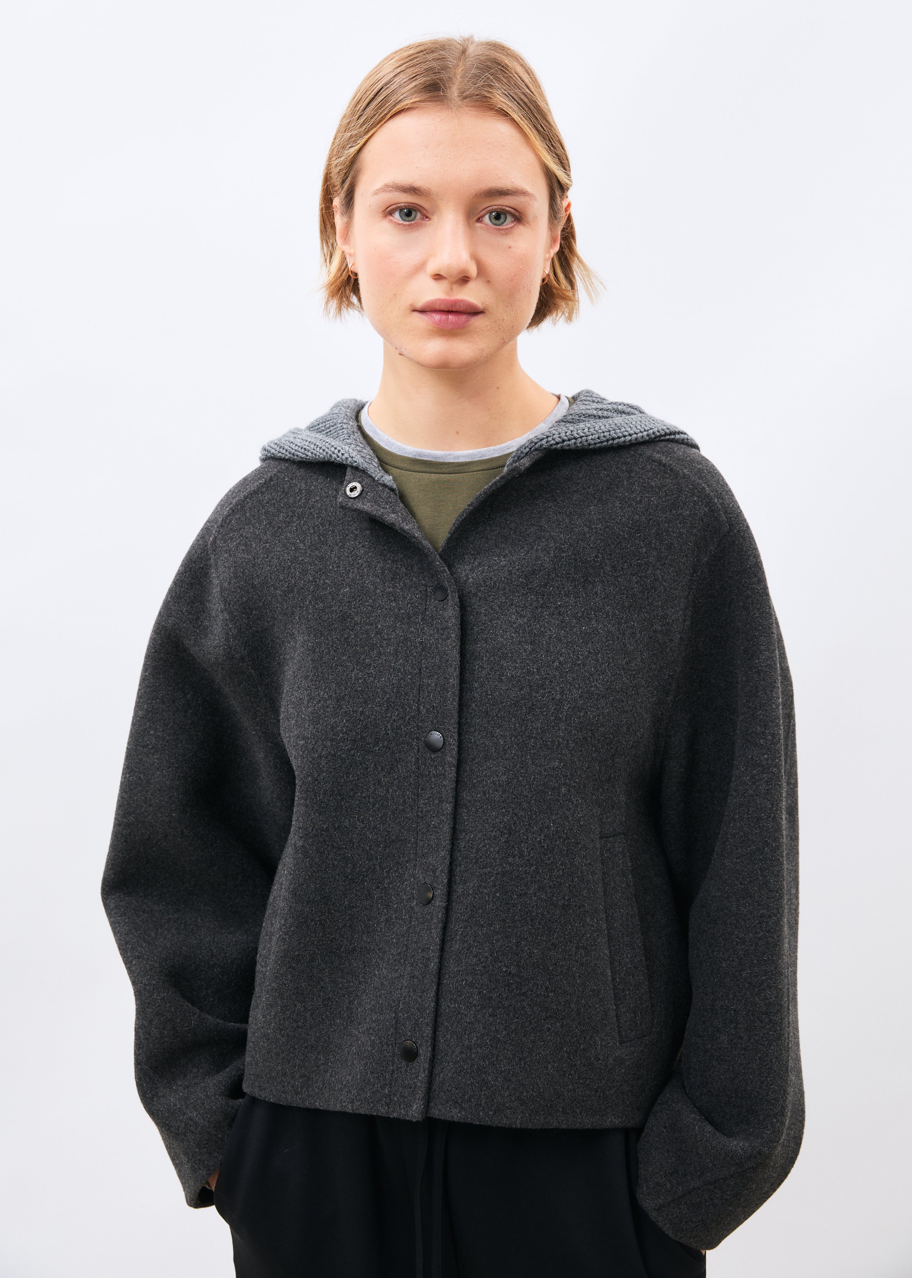 Manteau court en lainage, HUMILITY