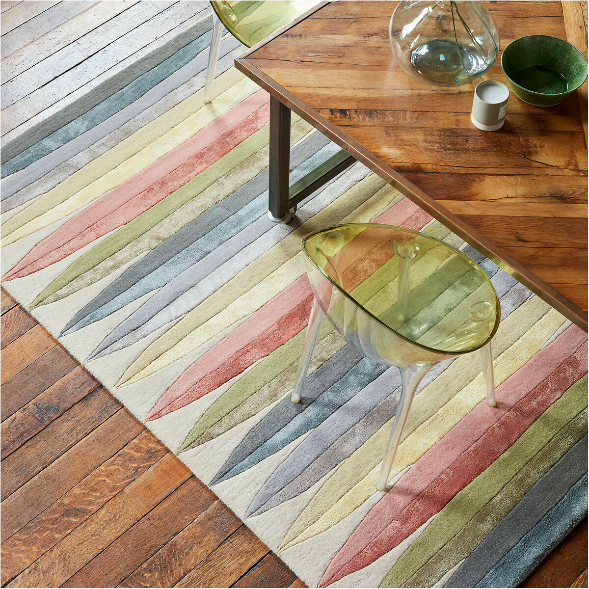 Artistic Tonal Carved Rug, ÉDITÉ