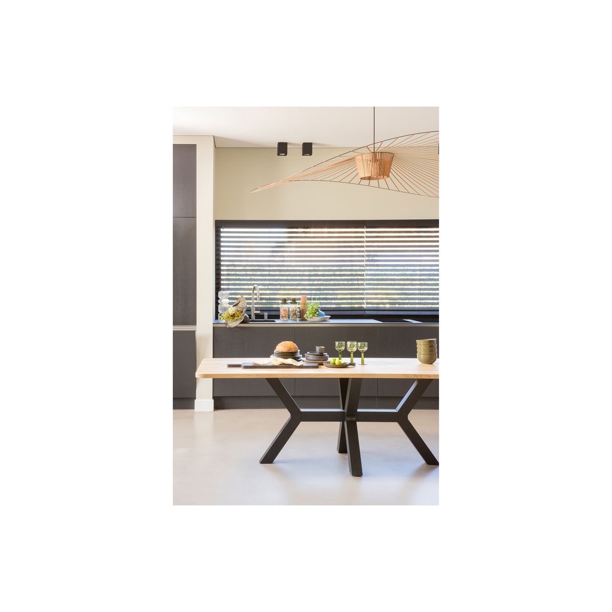 Table à manger extensible 140/180 cm effet chêne, piètement noir - Santa -  Homifab