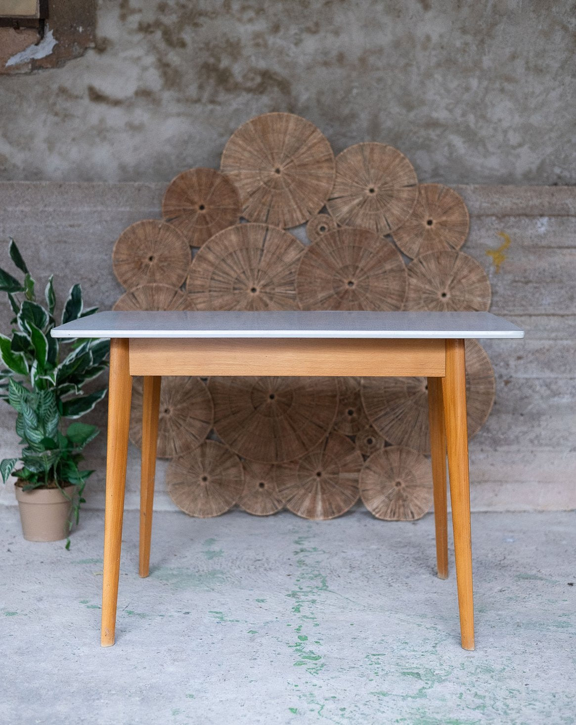 Table à manger scandinave Karla N°1289 - Bon état, DEBONGOUT