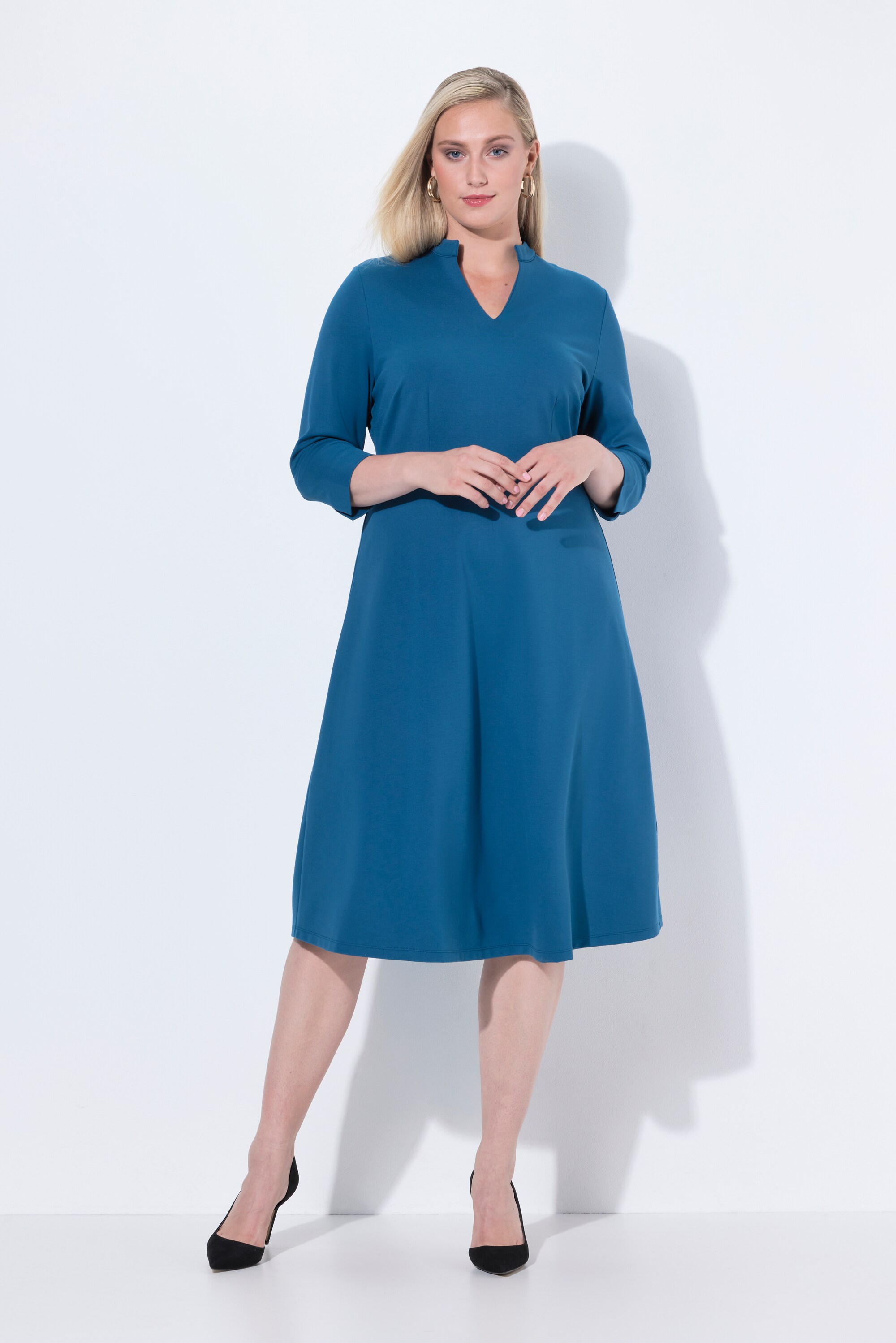 Robe point de Rome, coupe évasée, col V, ULLA POPKEN