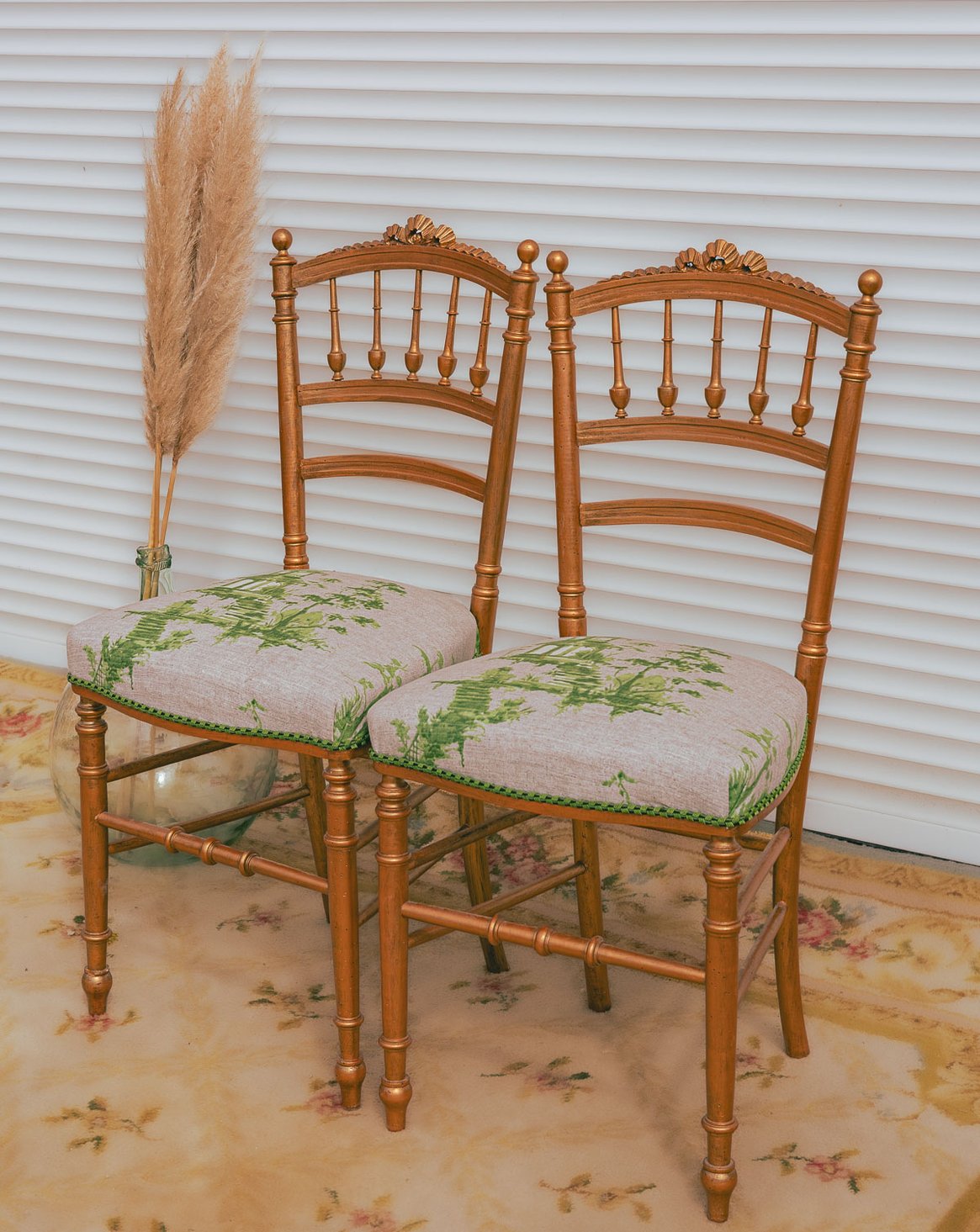 Paire de chaises dorées Claude N°1561 - Bon état, DEBONGOUT