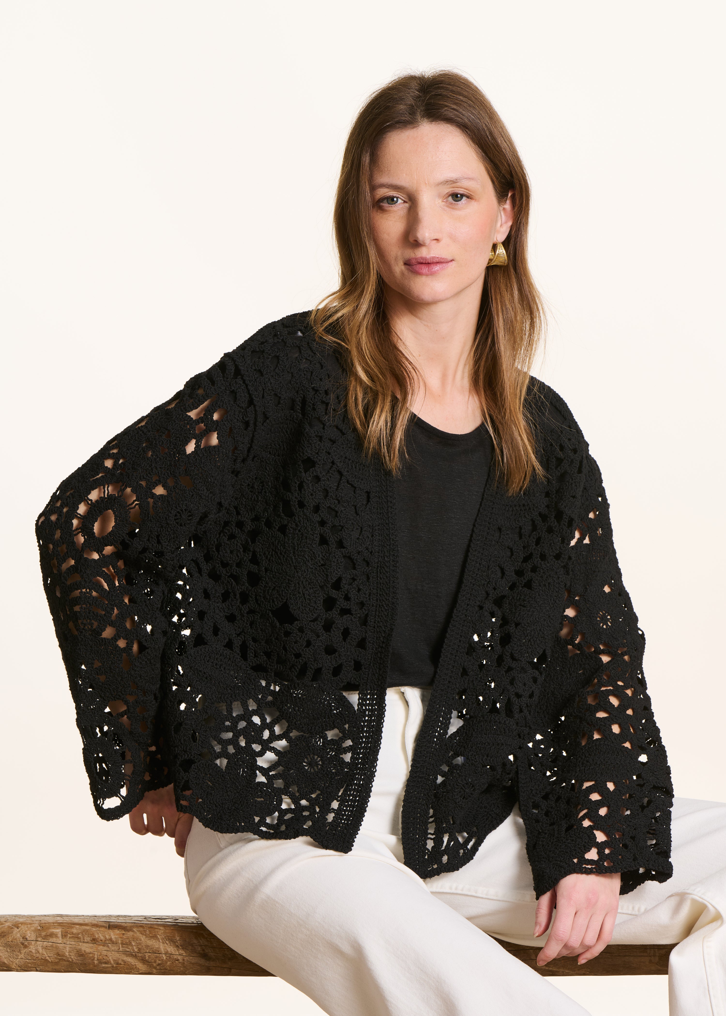 Gilet court ouvert en maille crochet, LA FEE MARABOUTEE