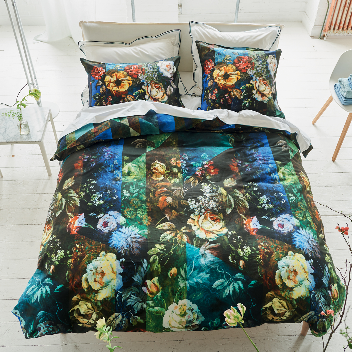 Housse de couette imprimée en satin de coton, MINAKARI COBALT, DESIGNERS GUILD