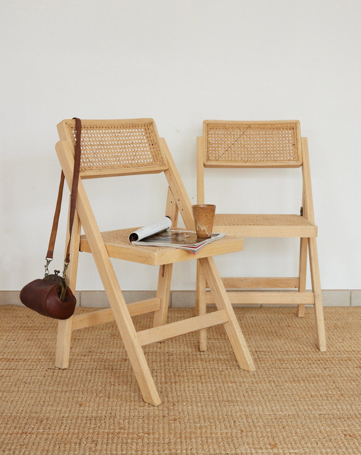 Paire de chaises pliantes en cannage Claude N°1752 - Bon état, DEBONGOUT
