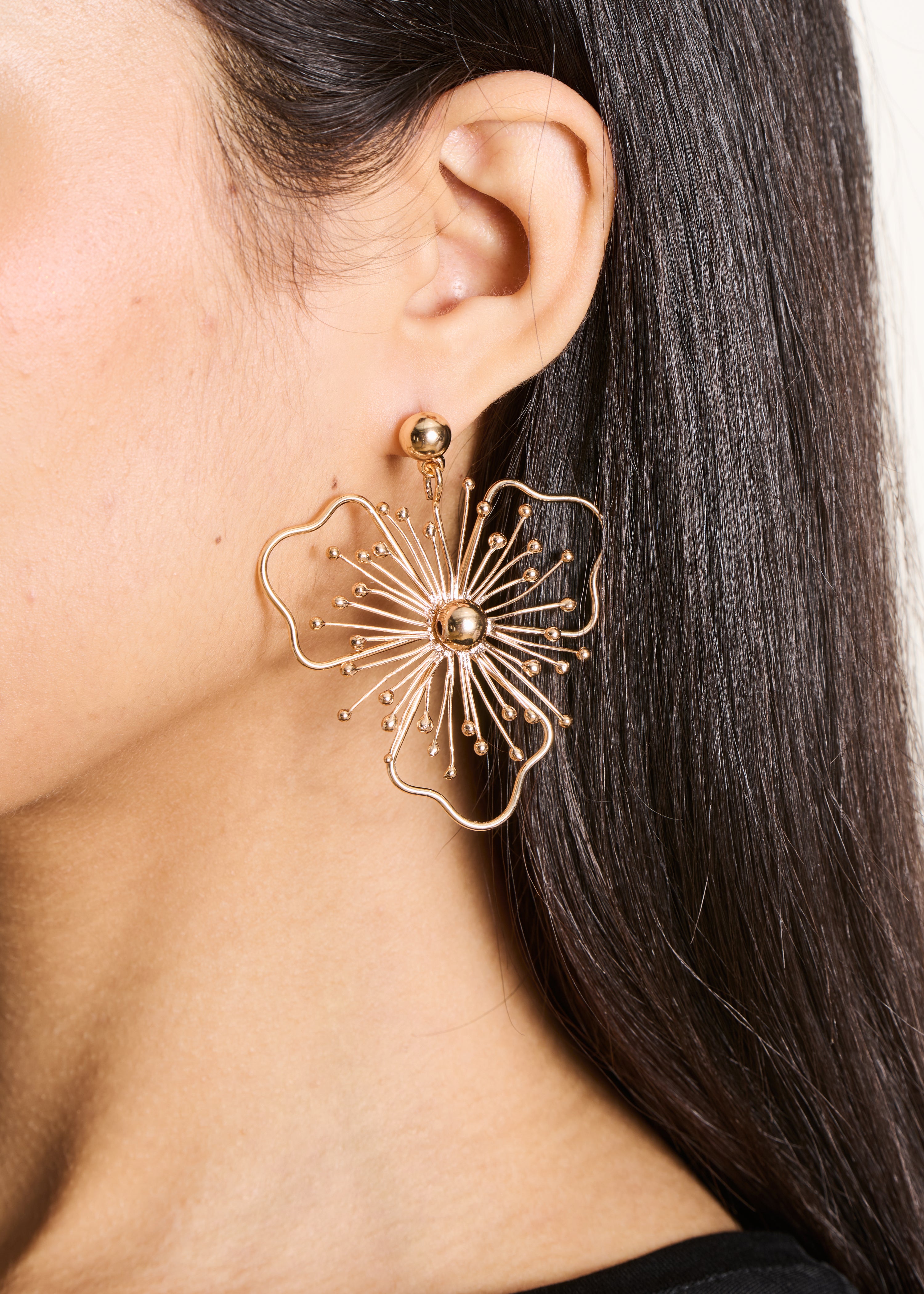 Boucles d'oreilles pendantes fleurs dorées, LA FEE MARABOUTEE