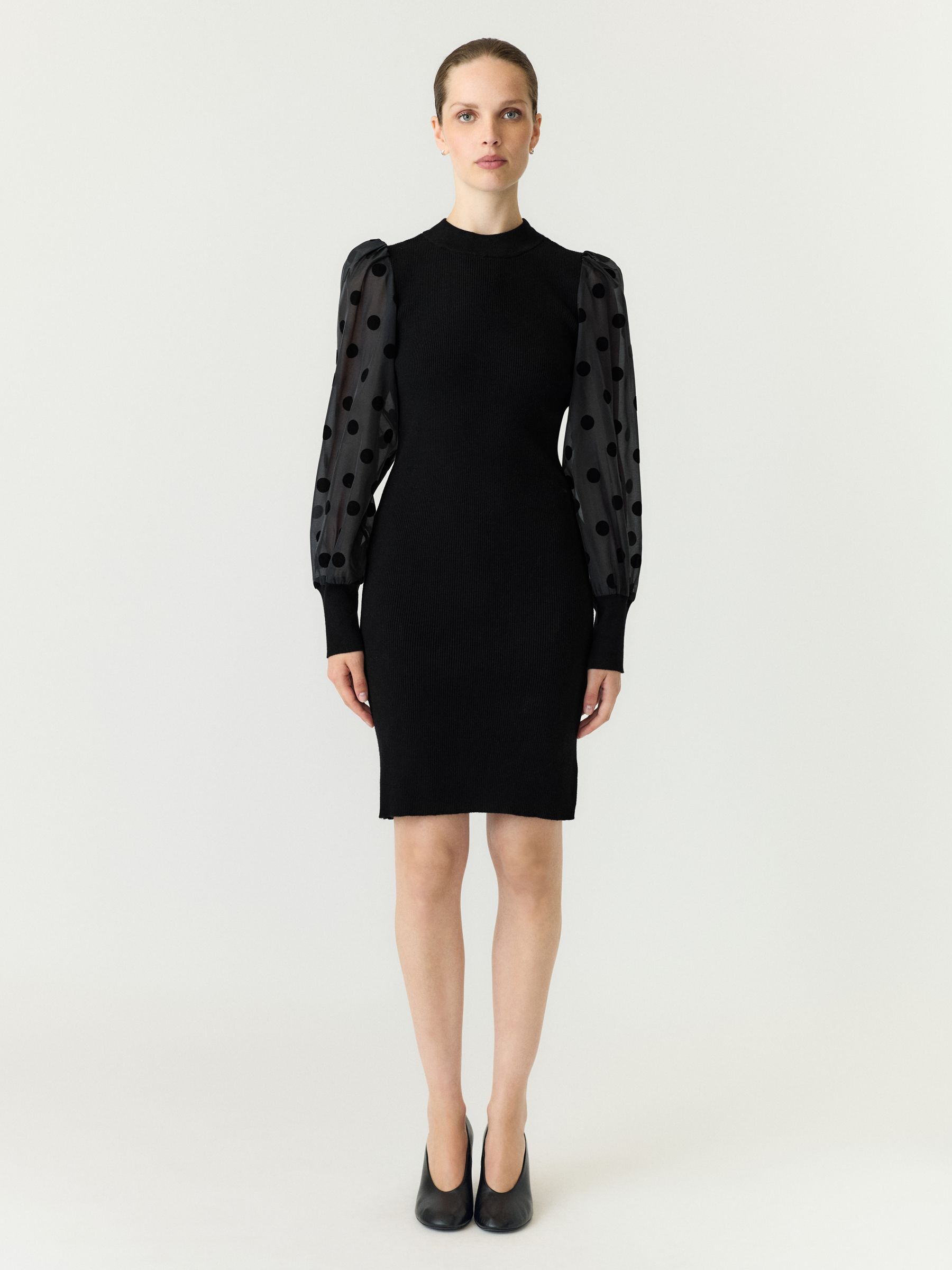 Robe En Maille, YAS