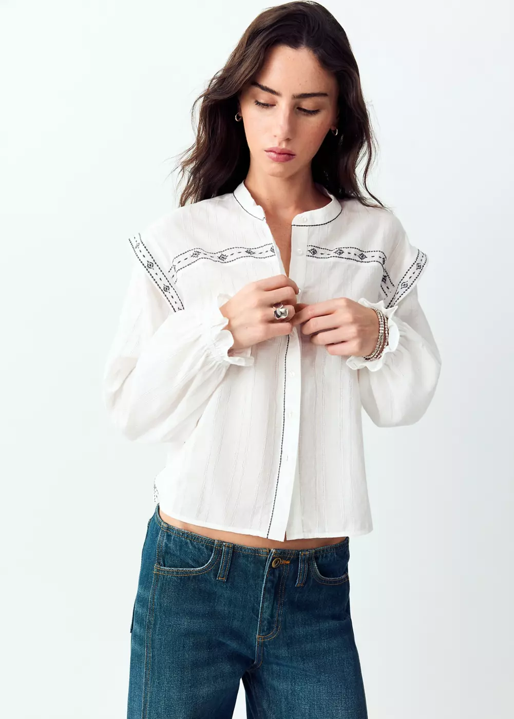 Blouse à col officier avec détails brodés, MANGO TEEN