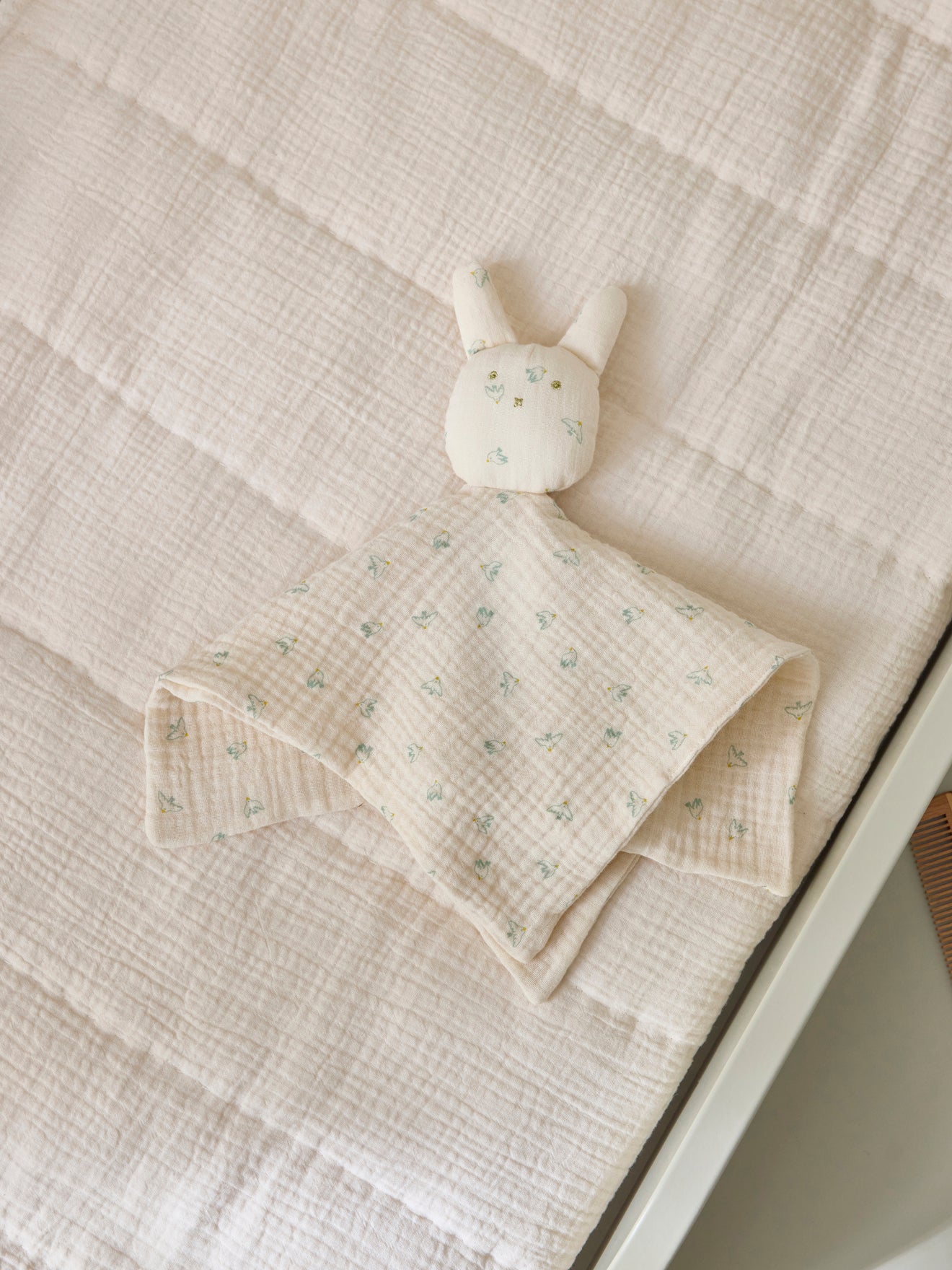 Doudou lapin gaze de coton biologique - imprimé Hirondelles, CYRILLUS