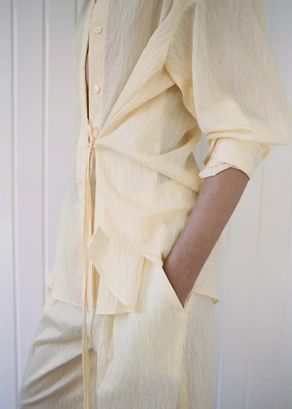 Chemise en lyocell à rayures détail nœud, MANGO