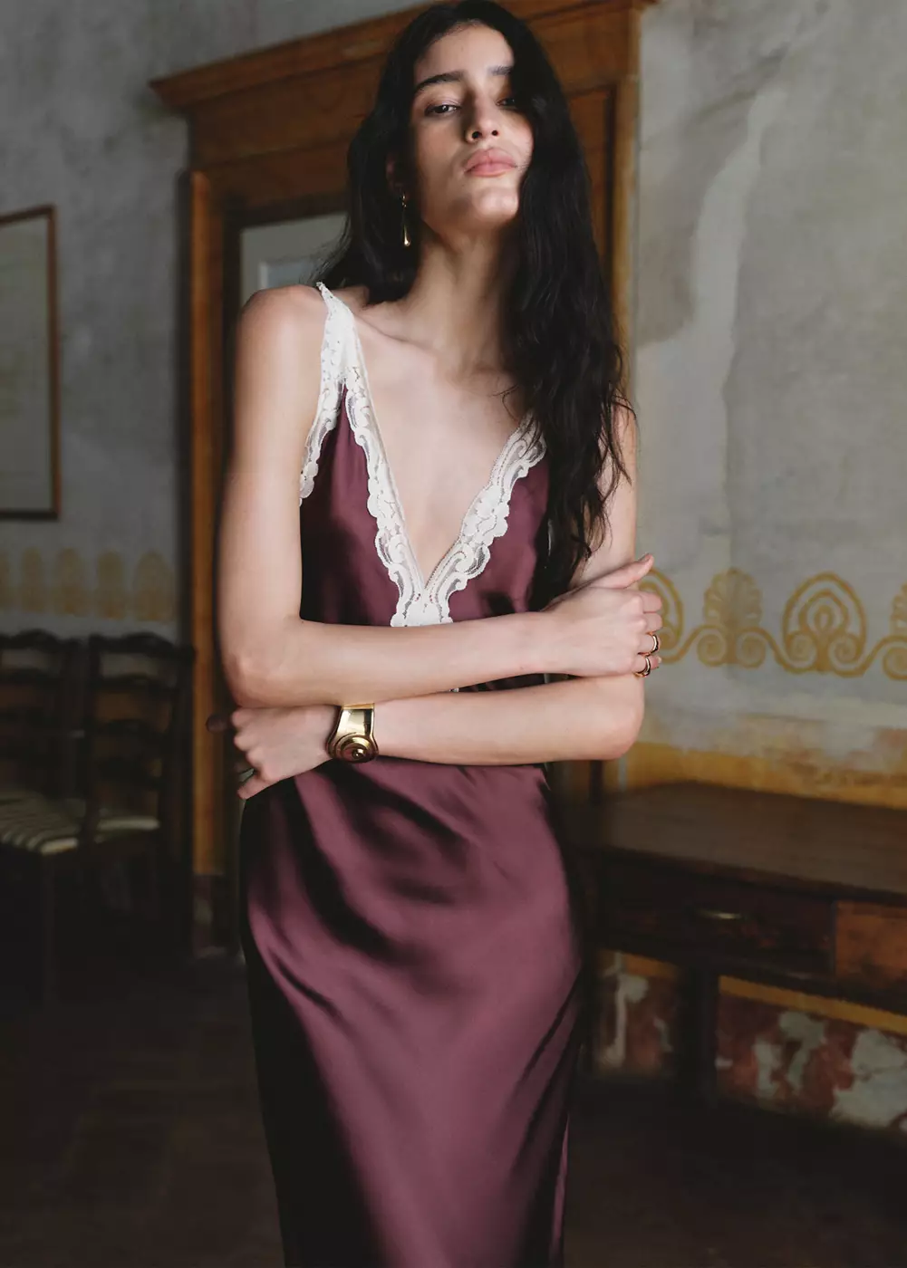 Robe satinée en dentelle, MANGO