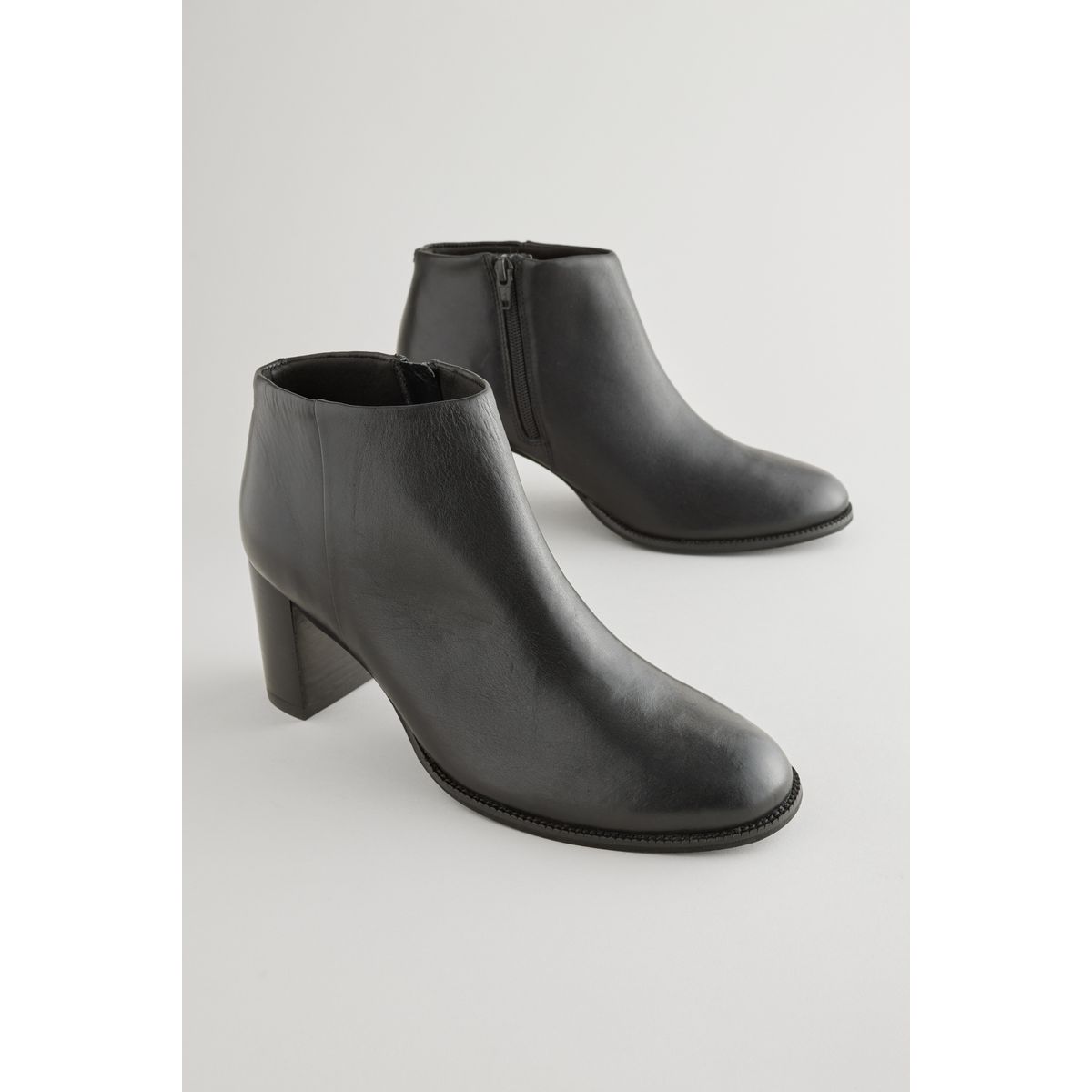 Bottines en amande à talon carré, NEXT