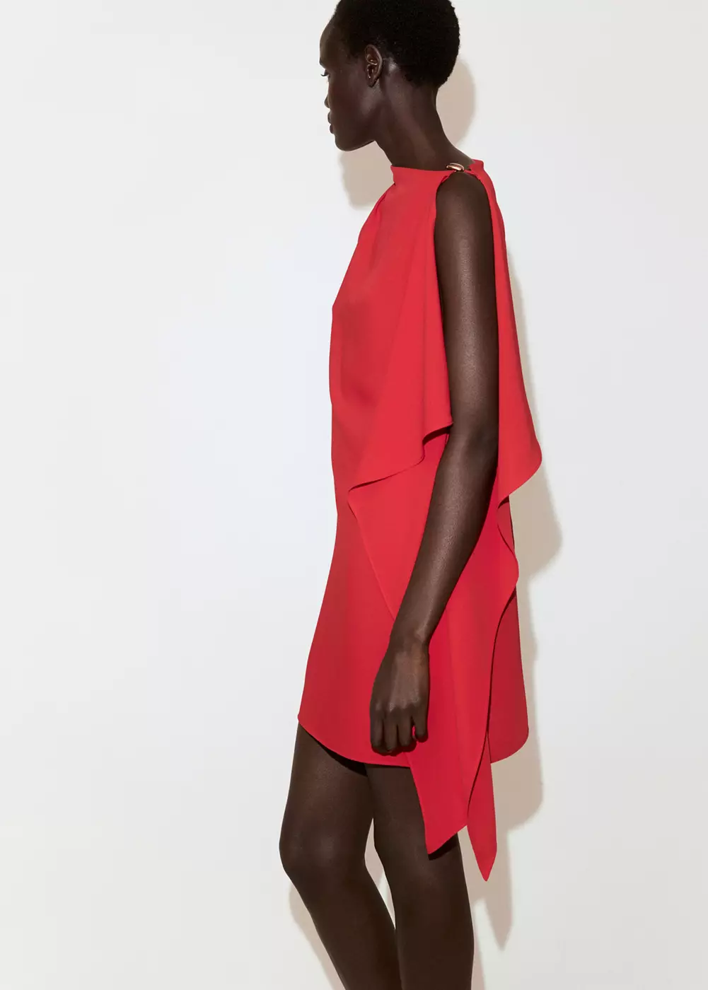 Robe à col asymétrique avec détail métallique, MANGO