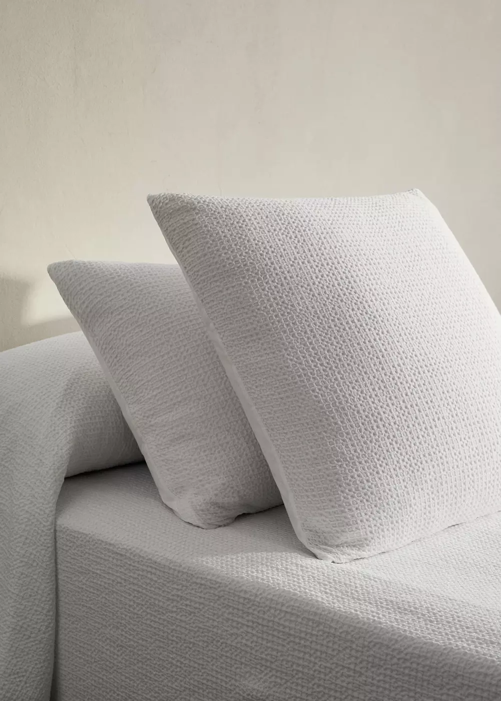 Deux taies d'oreiller en percale de coton gaufré 50x75 cm, MANGO HOME