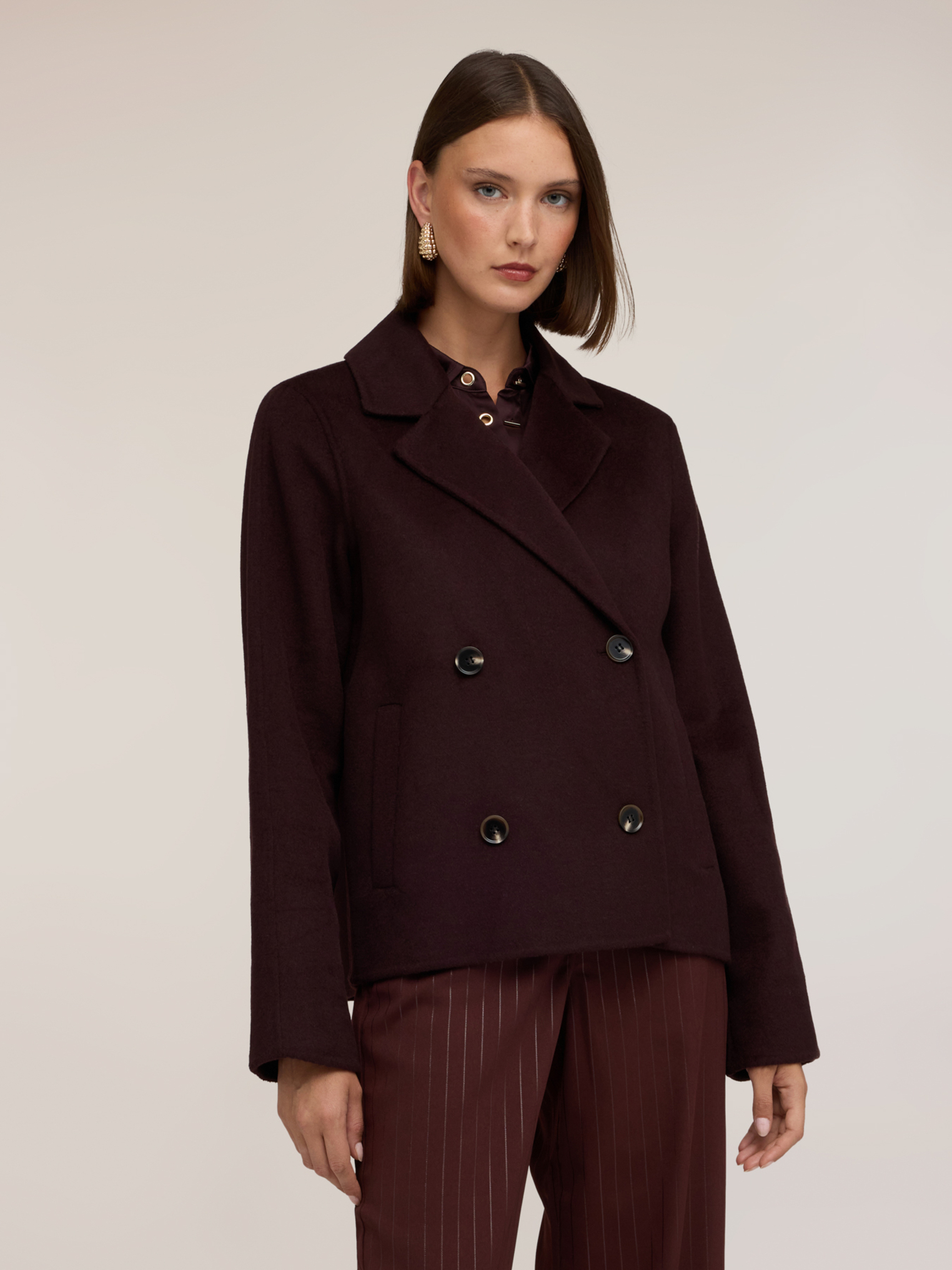 Manteau court croisé, MOTIVI