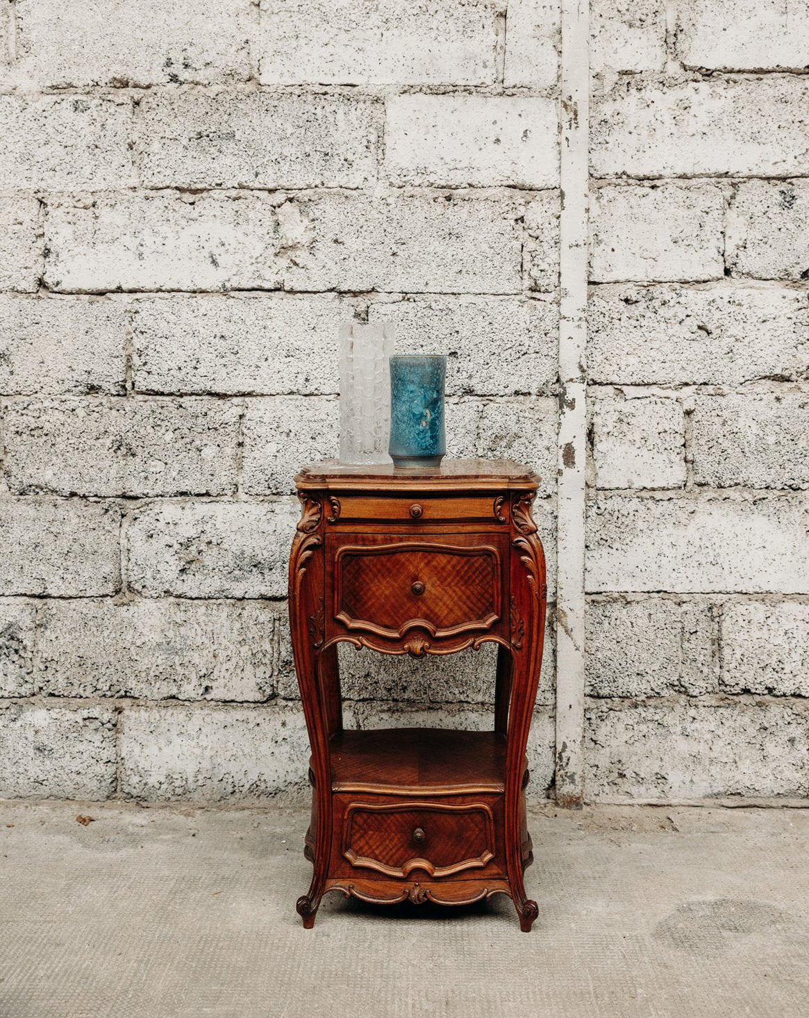 Table de chevet en marbre Odile N°401 - Bon état, DEBONGOUT