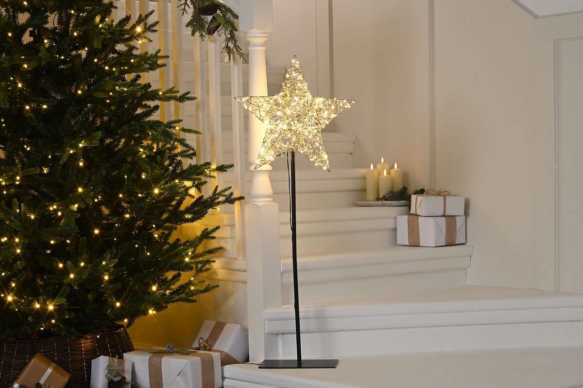 100cm Light Up Star on Stand, SO'HOME