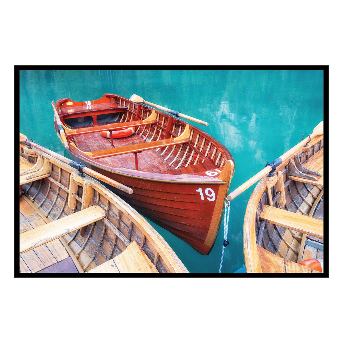 Affiche encadrée barques en bois eau turquoise, HEXOA