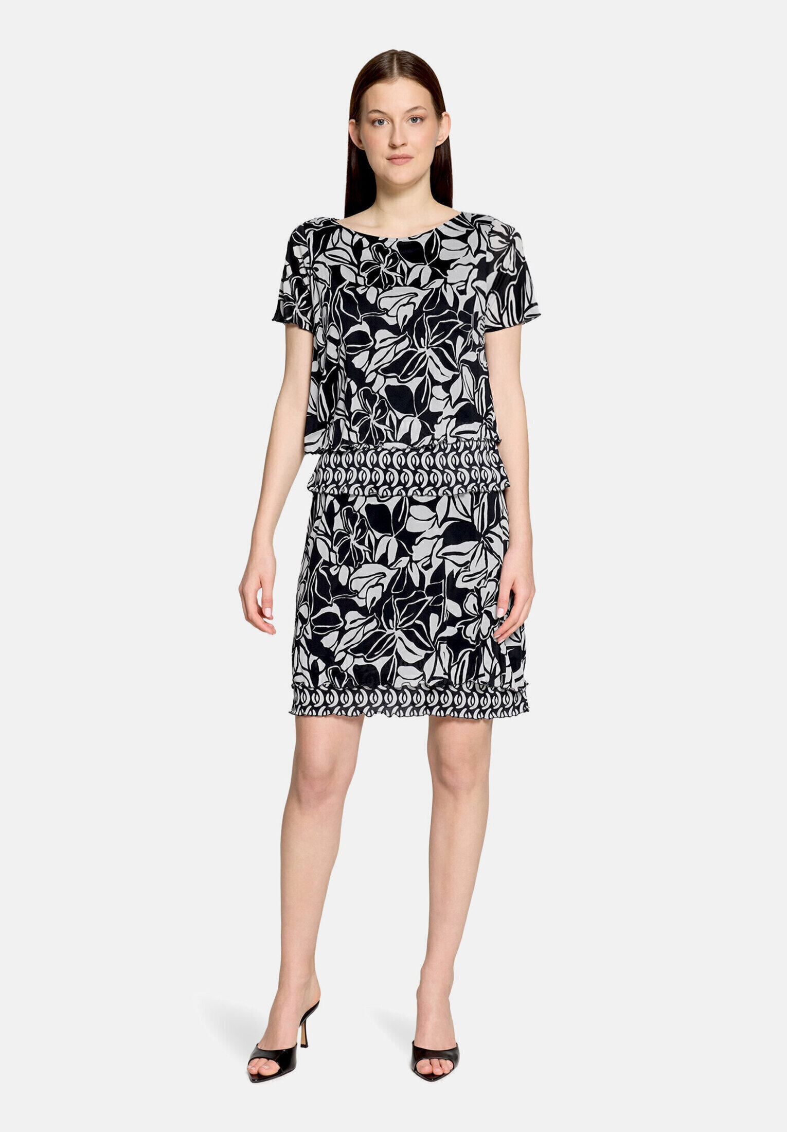 Robe à volants à encolure bateau, BETTY BARCLAY