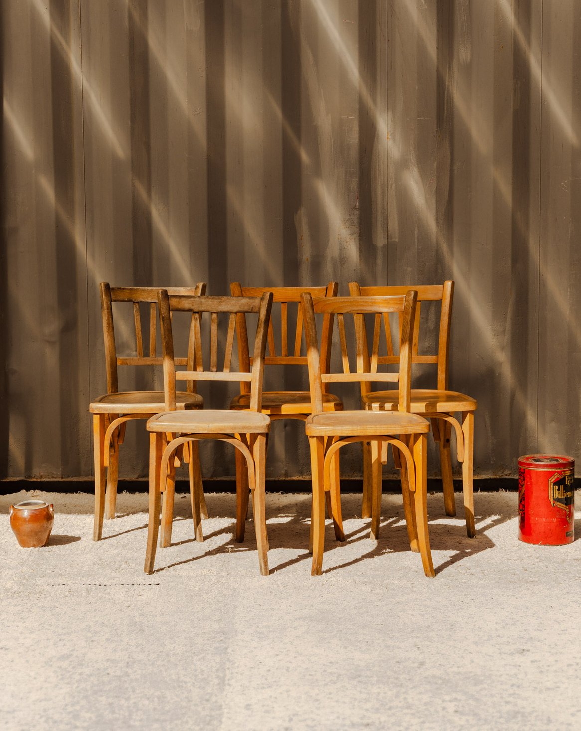 Lot de 5 chaises en bois Claude N°1543 - Bon état, DEBONGOUT