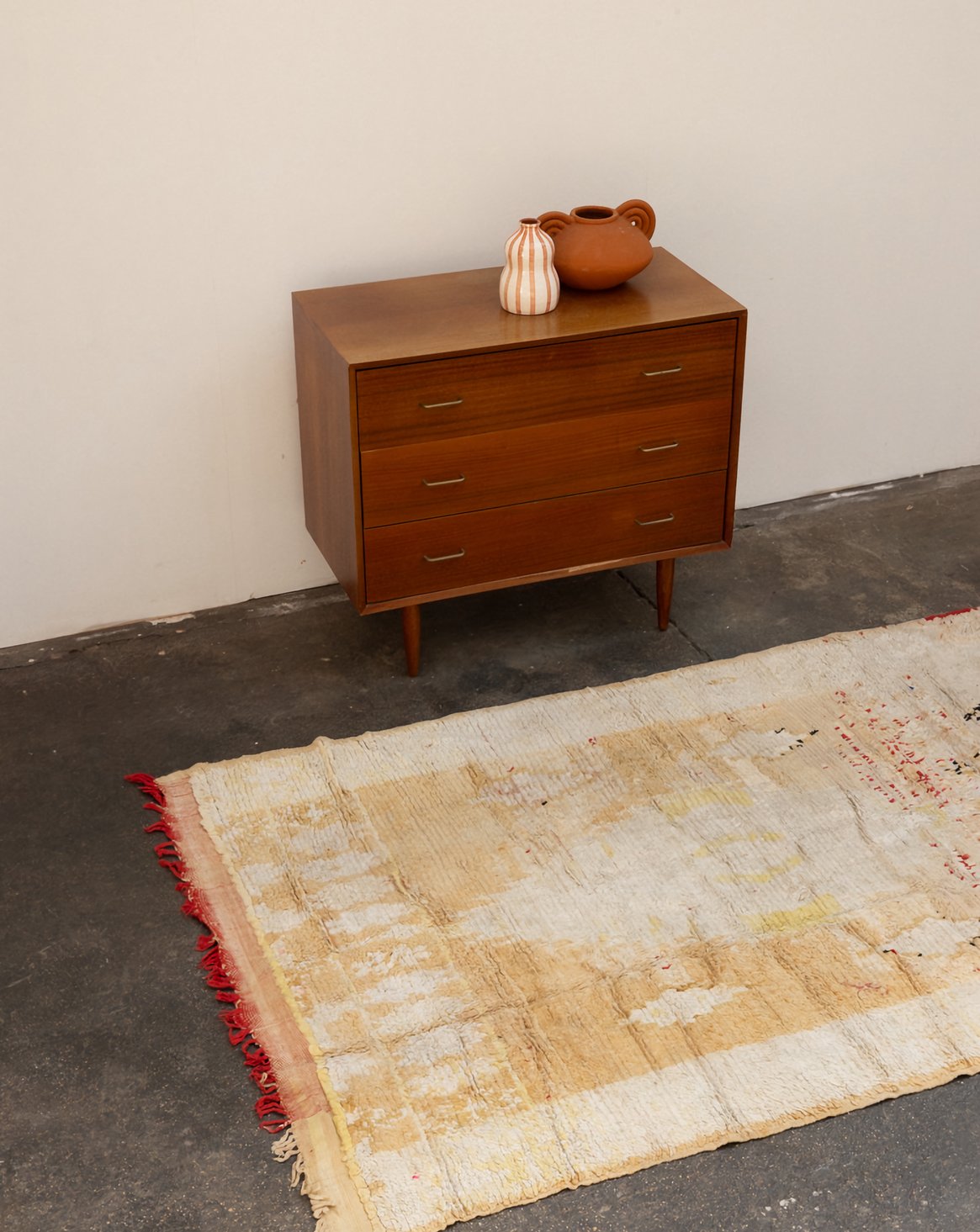 Tapis fin rouge et beige Olivier N°28 - Bon état, DEBONGOUT