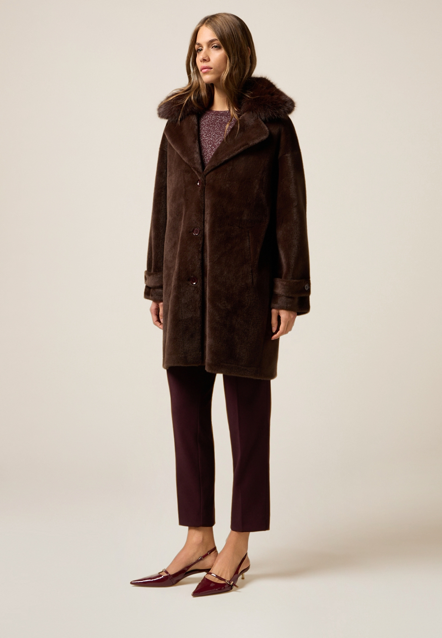 Manteau., OLTRE