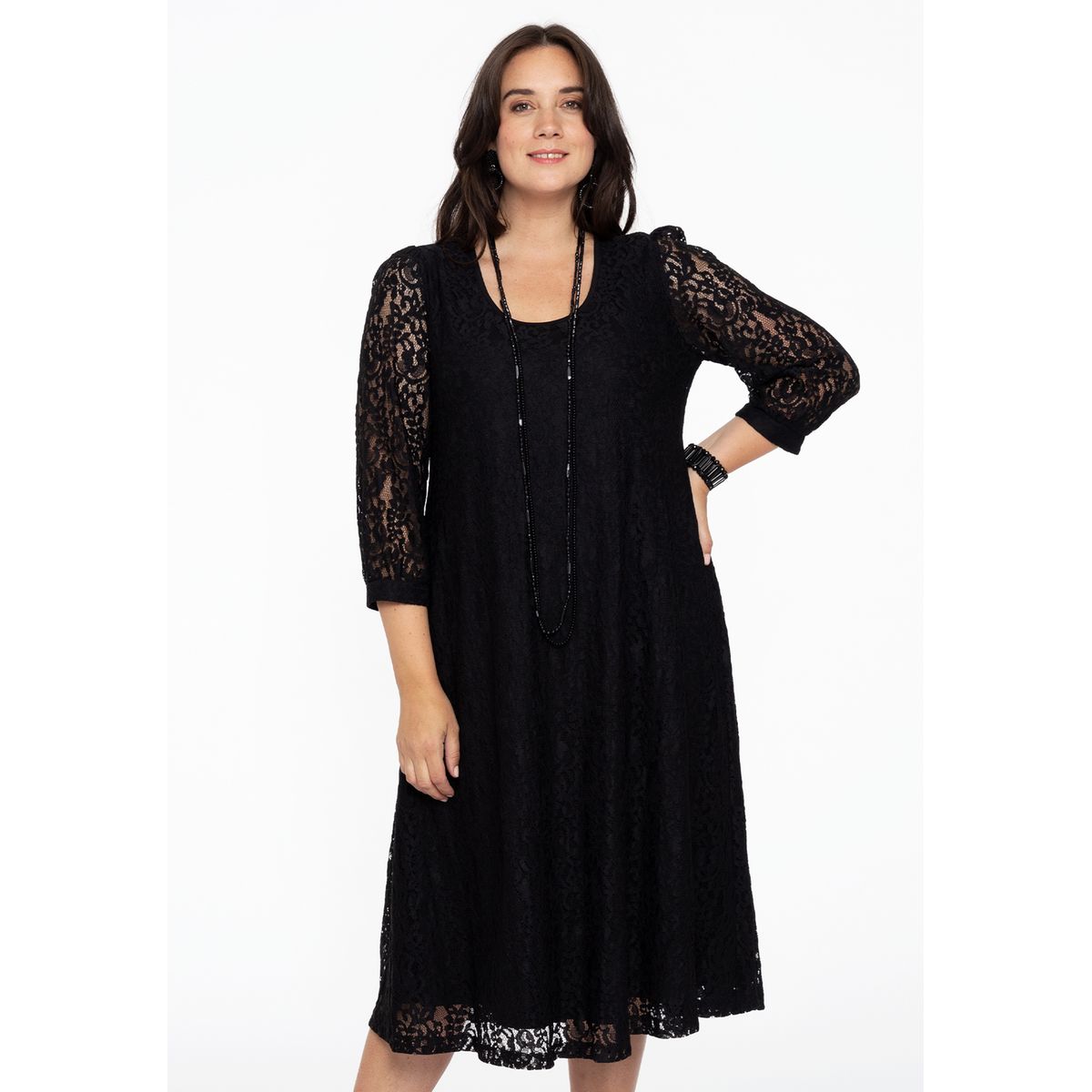 Robe en dentelle grande discount taille