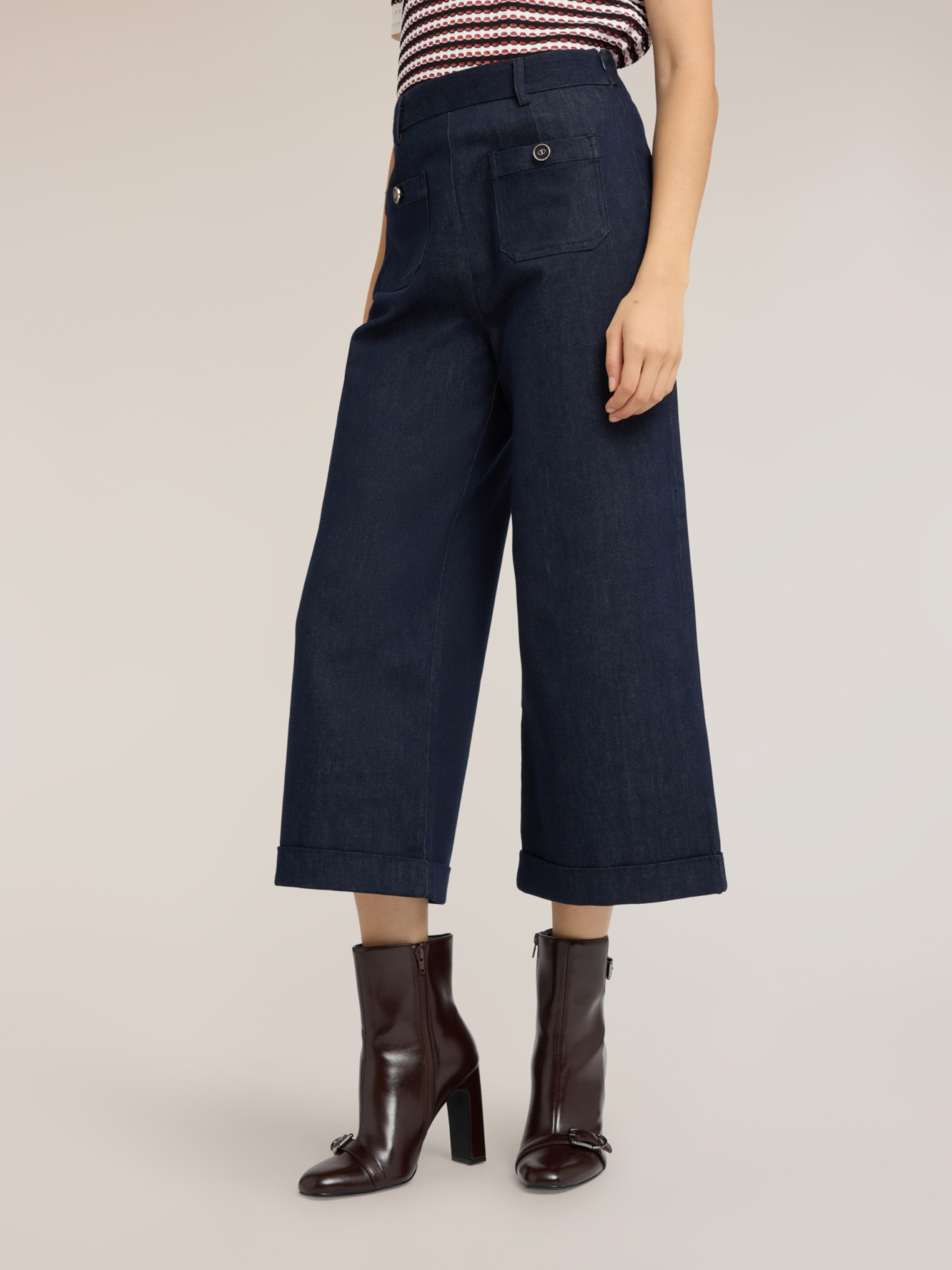 Jean cropped large avec boutons bijoux, MOTIVI