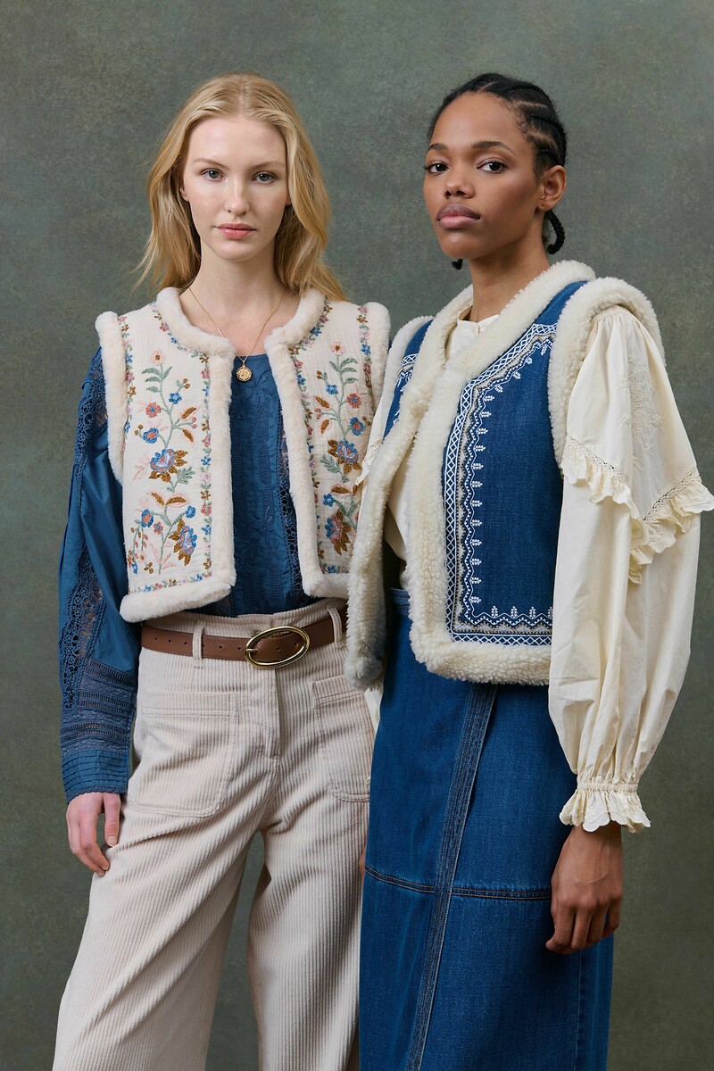 Louise Misha ルイーズミシャ　JACKET AMALINA Renee sleeveless jacket with floral print embroidery, cream
