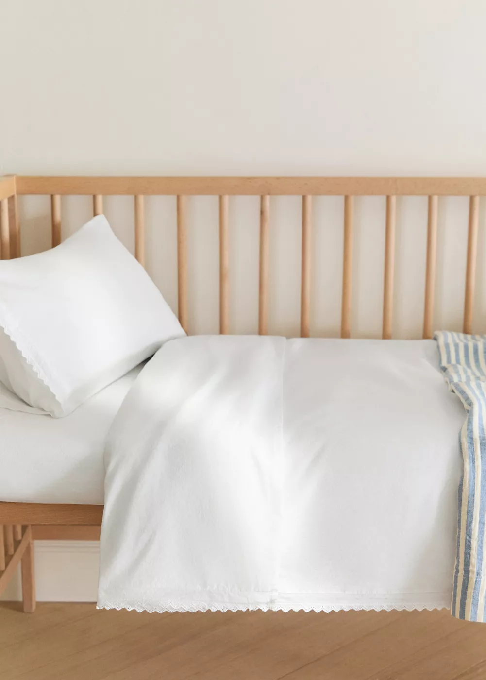 Housse de couette berceau en percale garment-washed, MANGO HOME