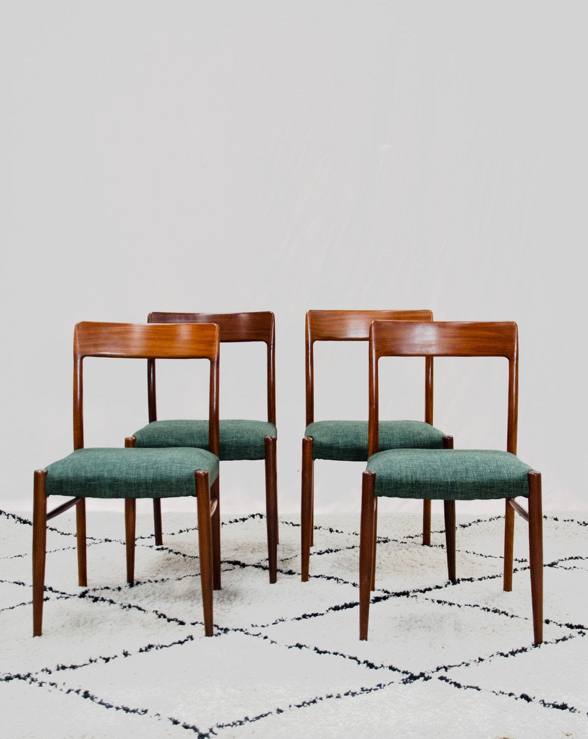 Lot de 4 chaises en teck et tissu Alma N°2134 - Bon état, DEBONGOUT