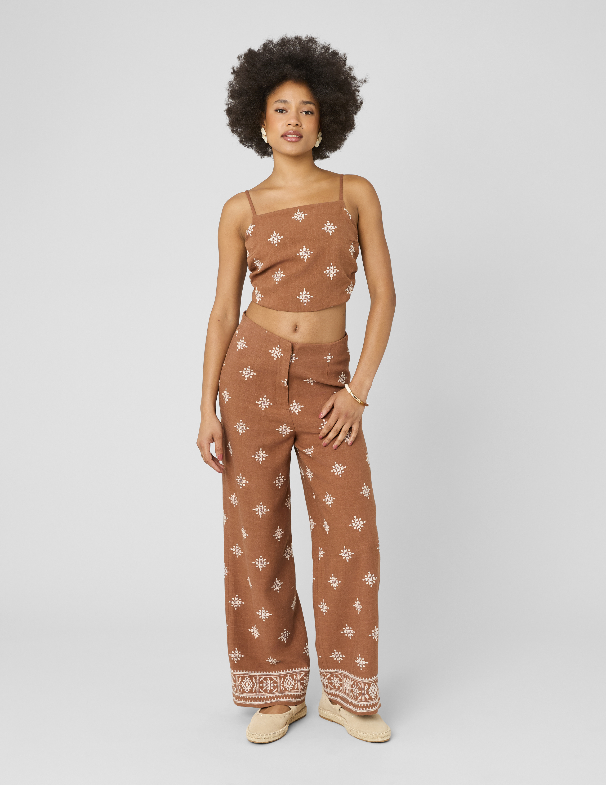 Pantalon brodé, BZB