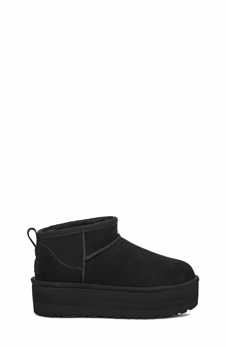 W Classic Ultra Mini Platform Ankle Boots in Suede, UGG