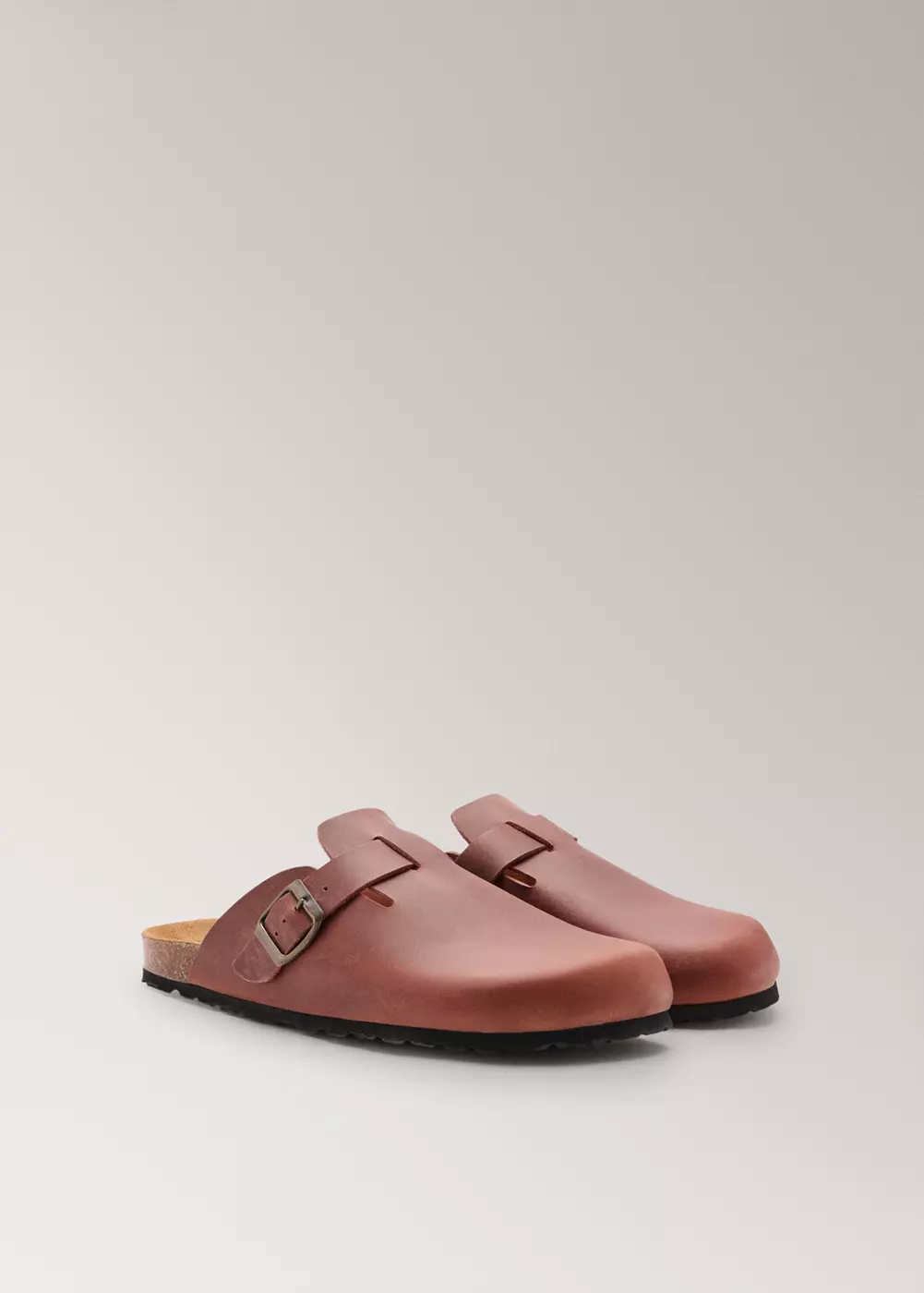 Chaussons sabots en cuir, MANGO