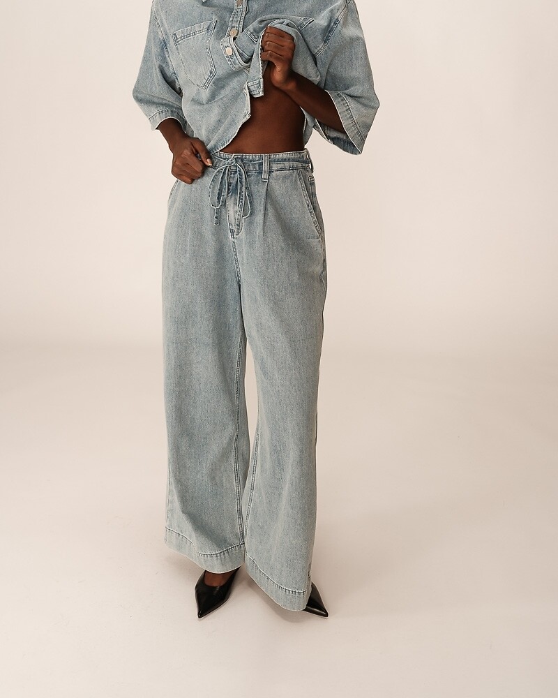 Jean large avec ceinture POMPON