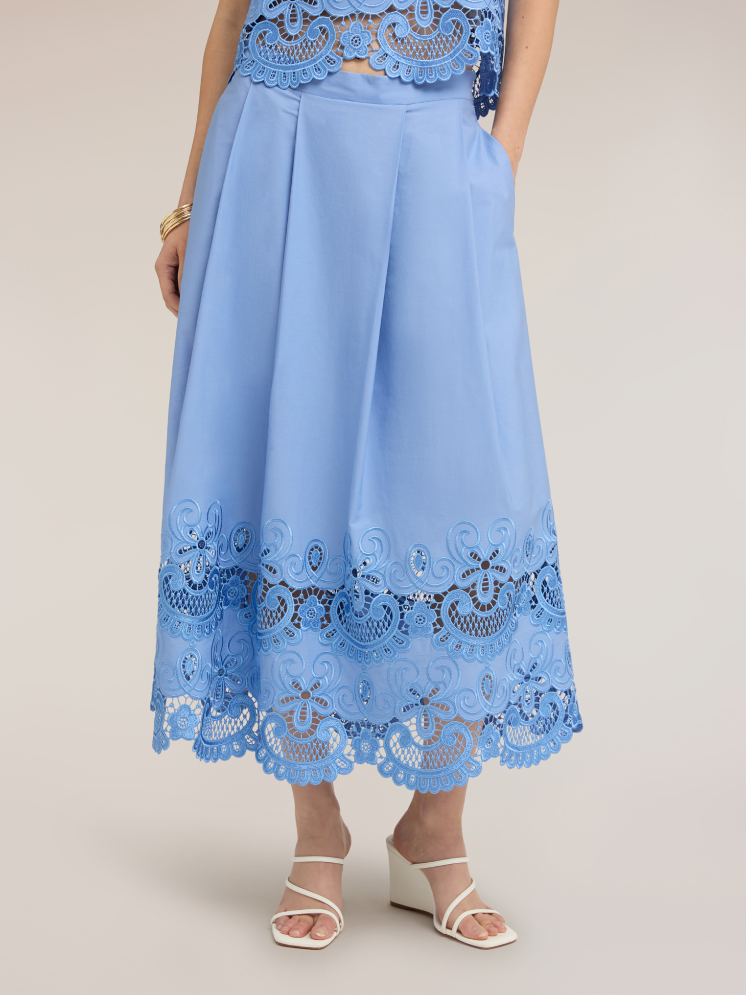 Jupe plissée avec broderie anglaise, MOTIVI