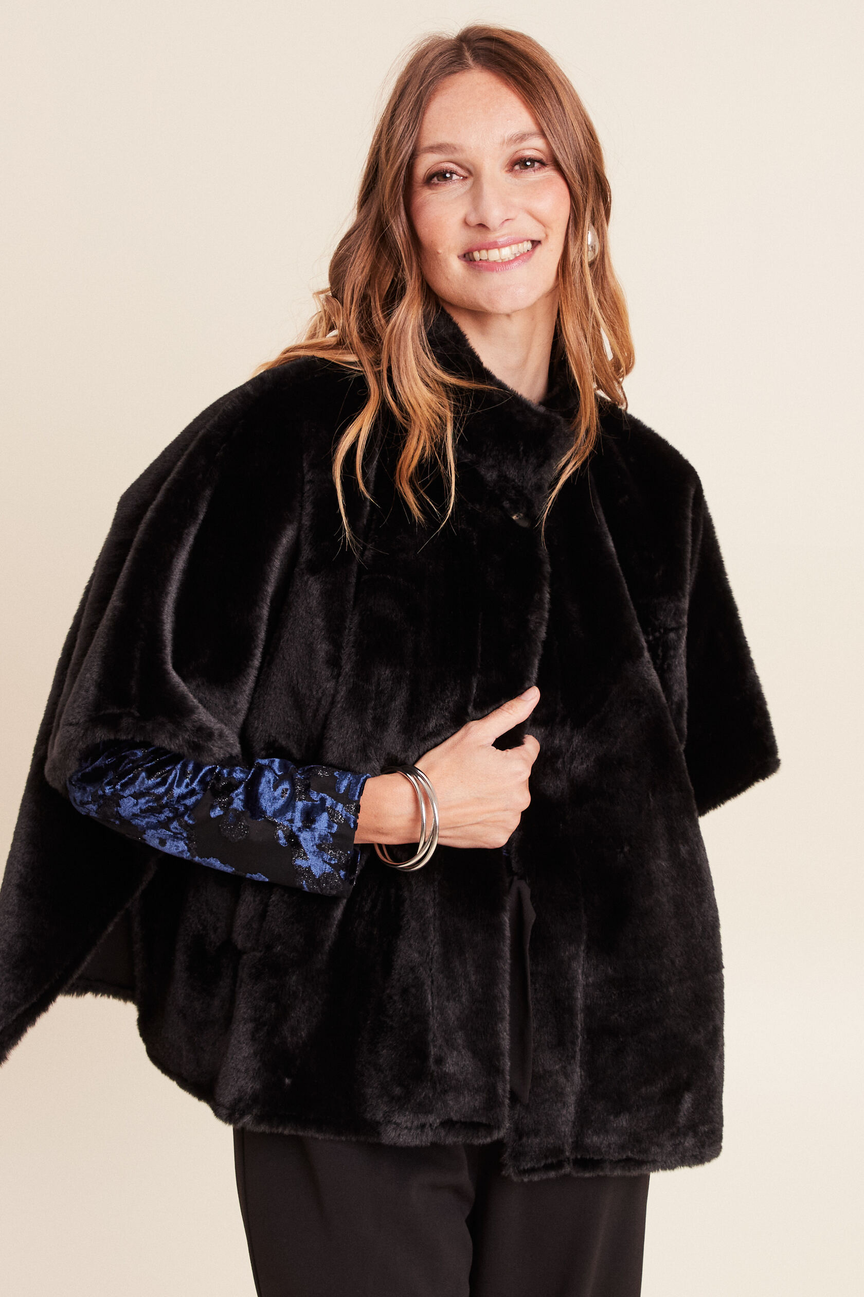 Poncho cape, BREAL