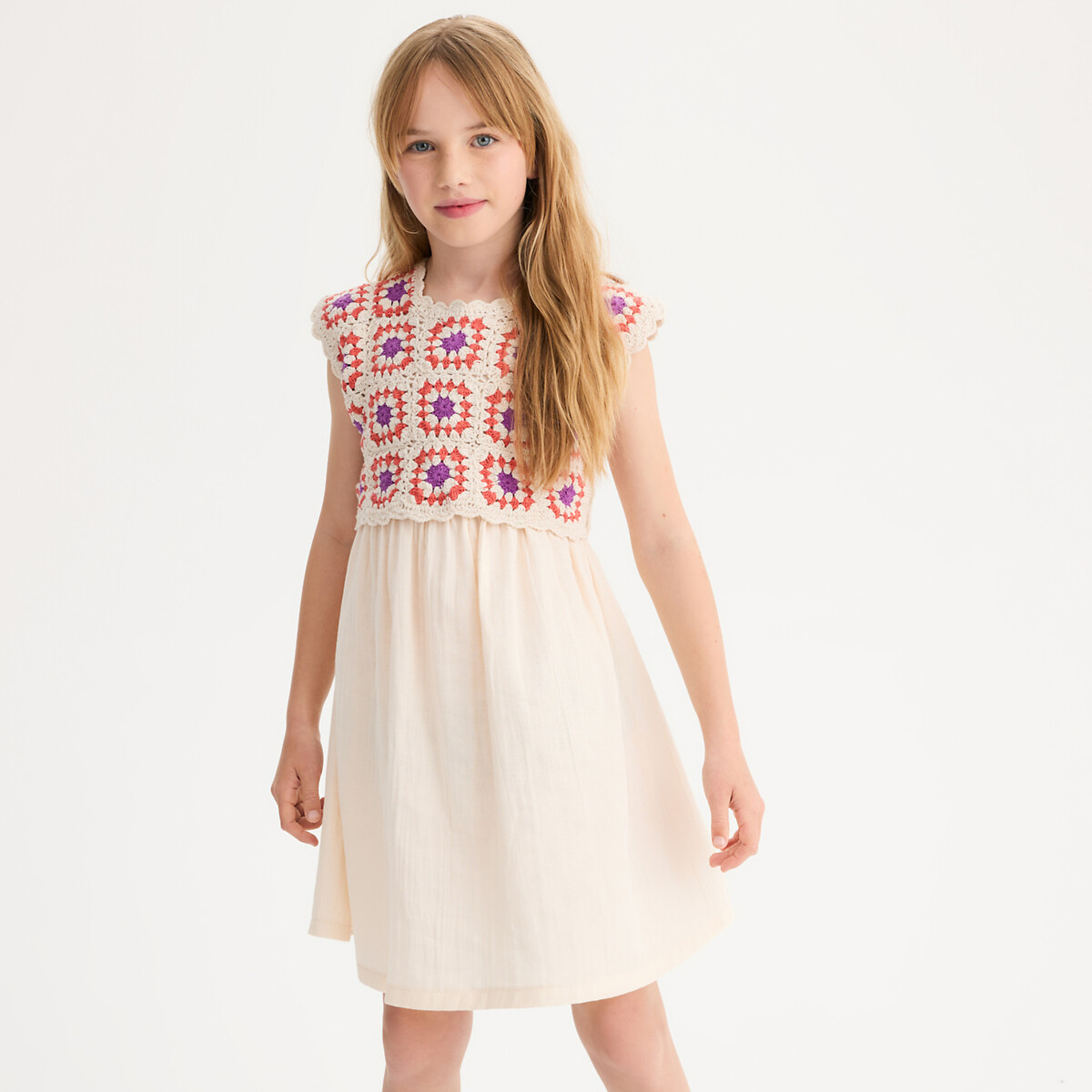 Robe sans manches avec plastron en crochet