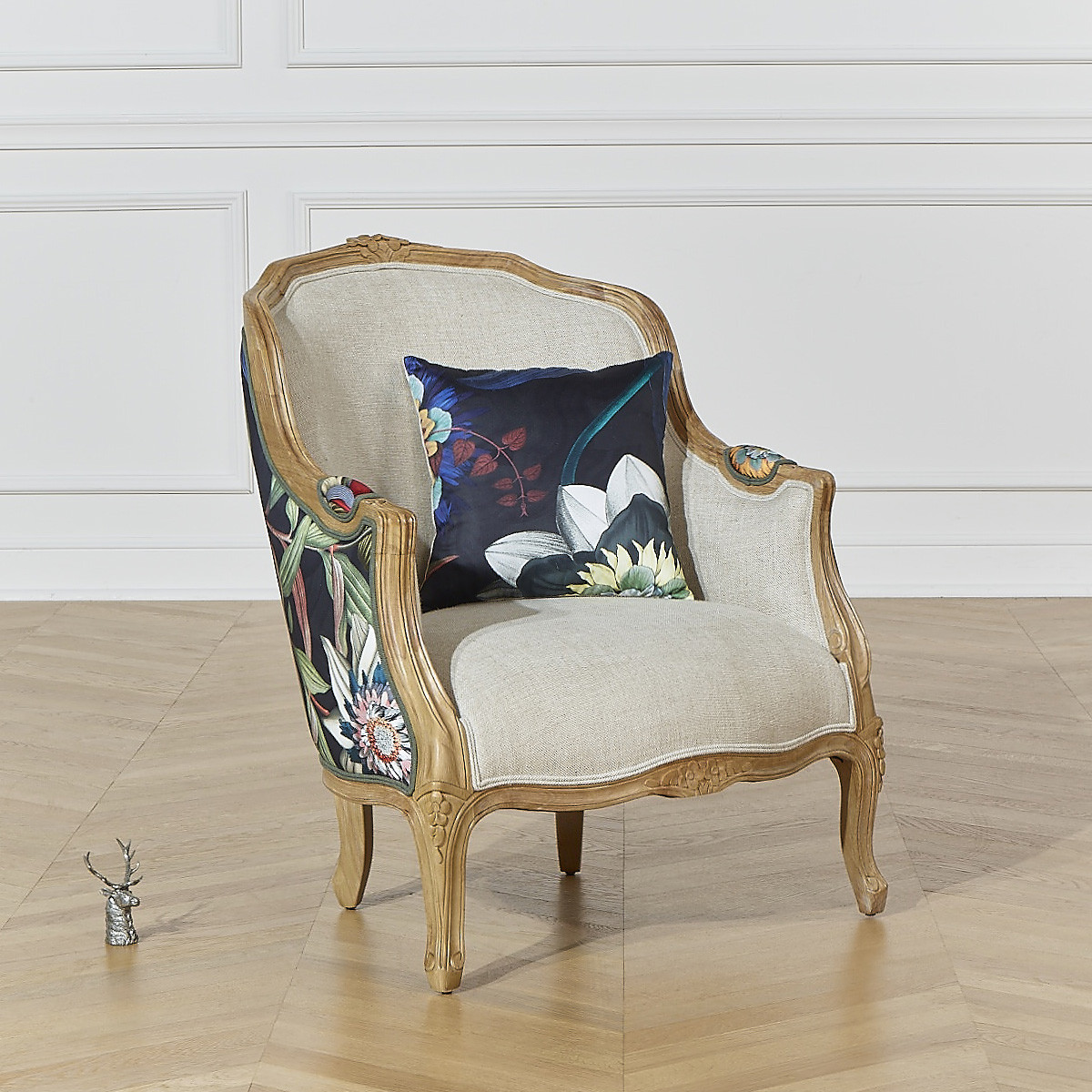 Fauteuil bergère en bois massif, en lin et tissu imprimé fleuri VICTOR, ROBIN DES BOIS