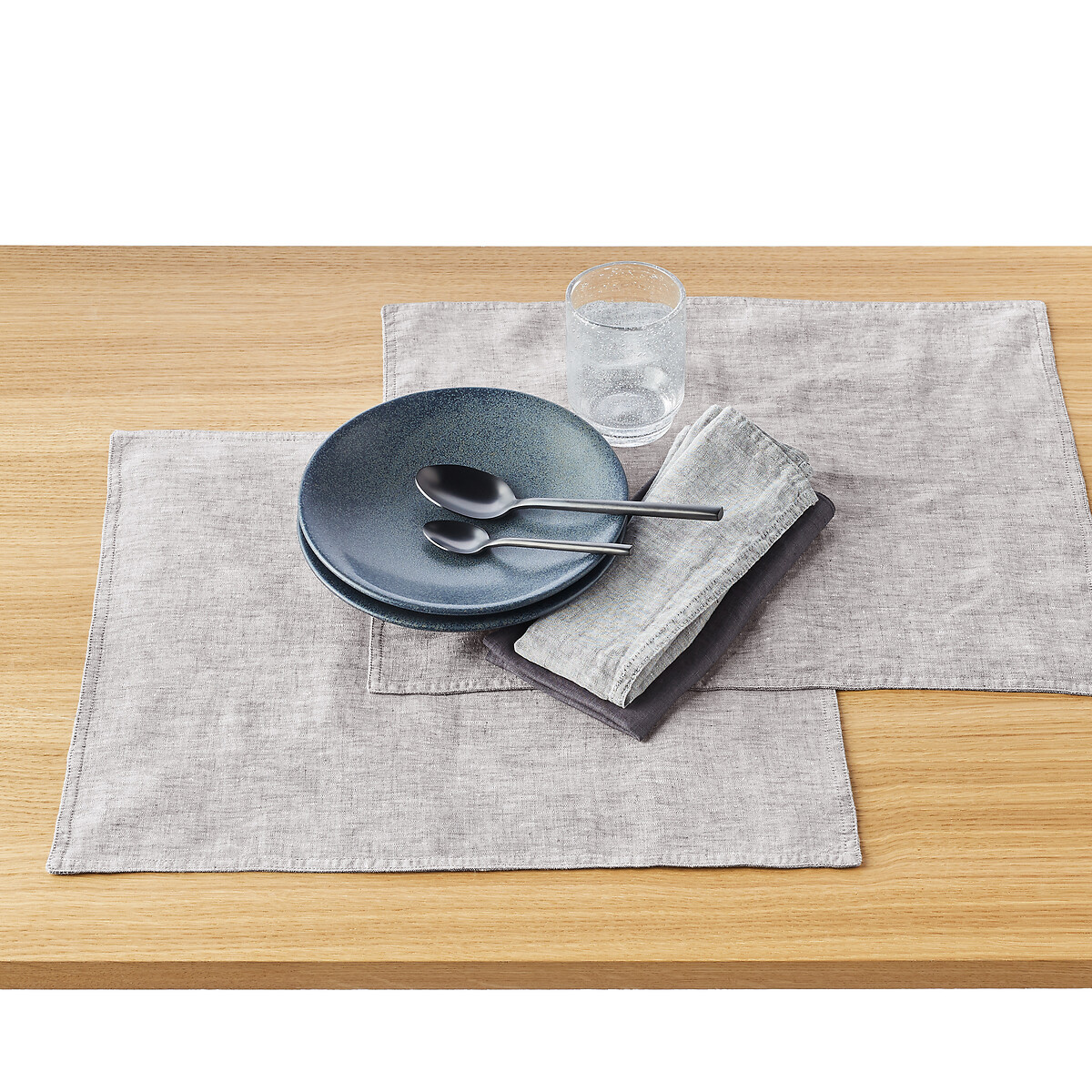 Set of 2 Victorine 100% Linen Chambray Placemats
