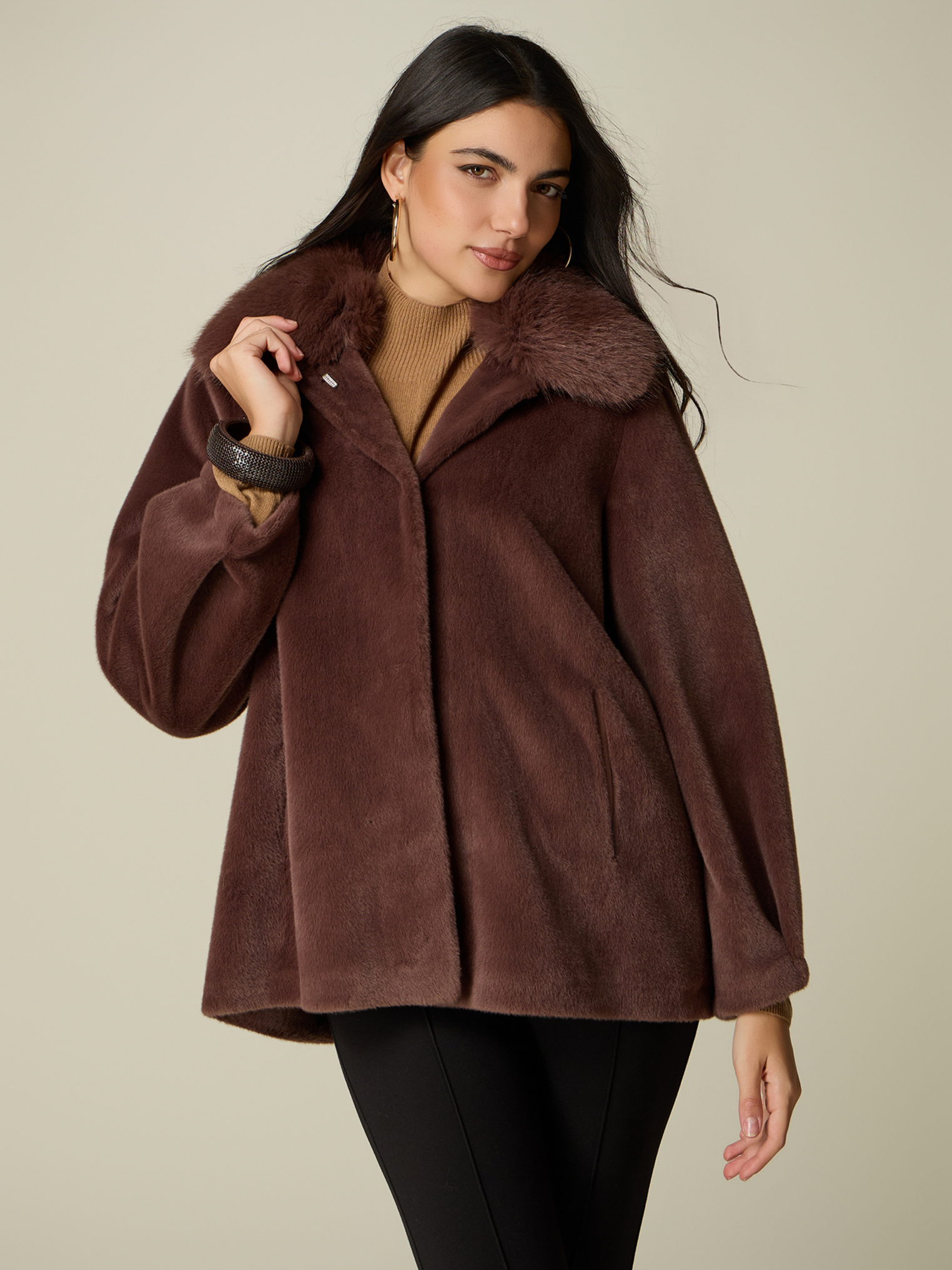 Manteau court, OLTRE