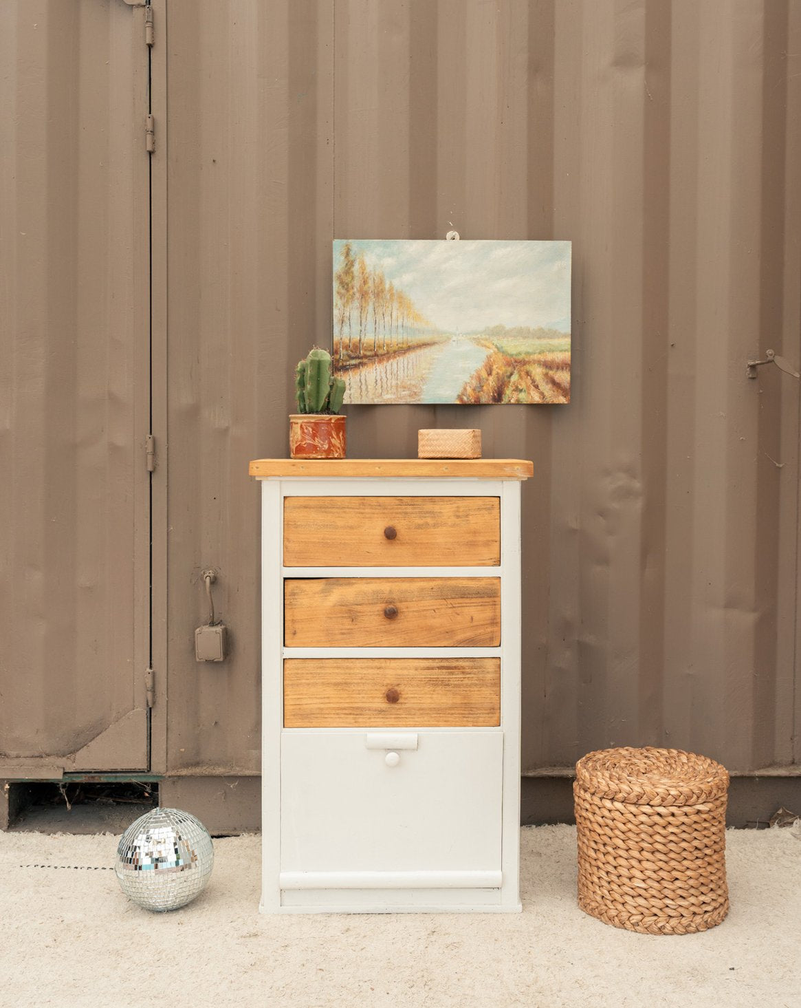 Meuble d'appoint en bois blanc Gilbert N°1916 - Bon état, DEBONGOUT